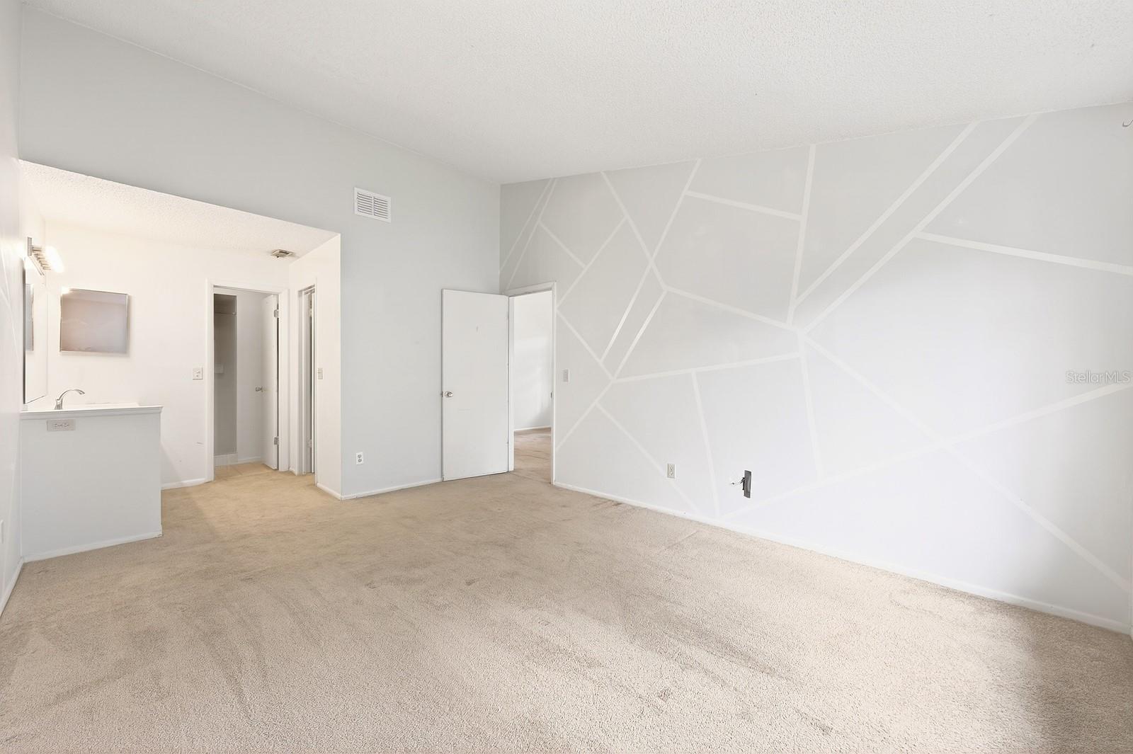 Image 24 of 43 For 568 Abington Court