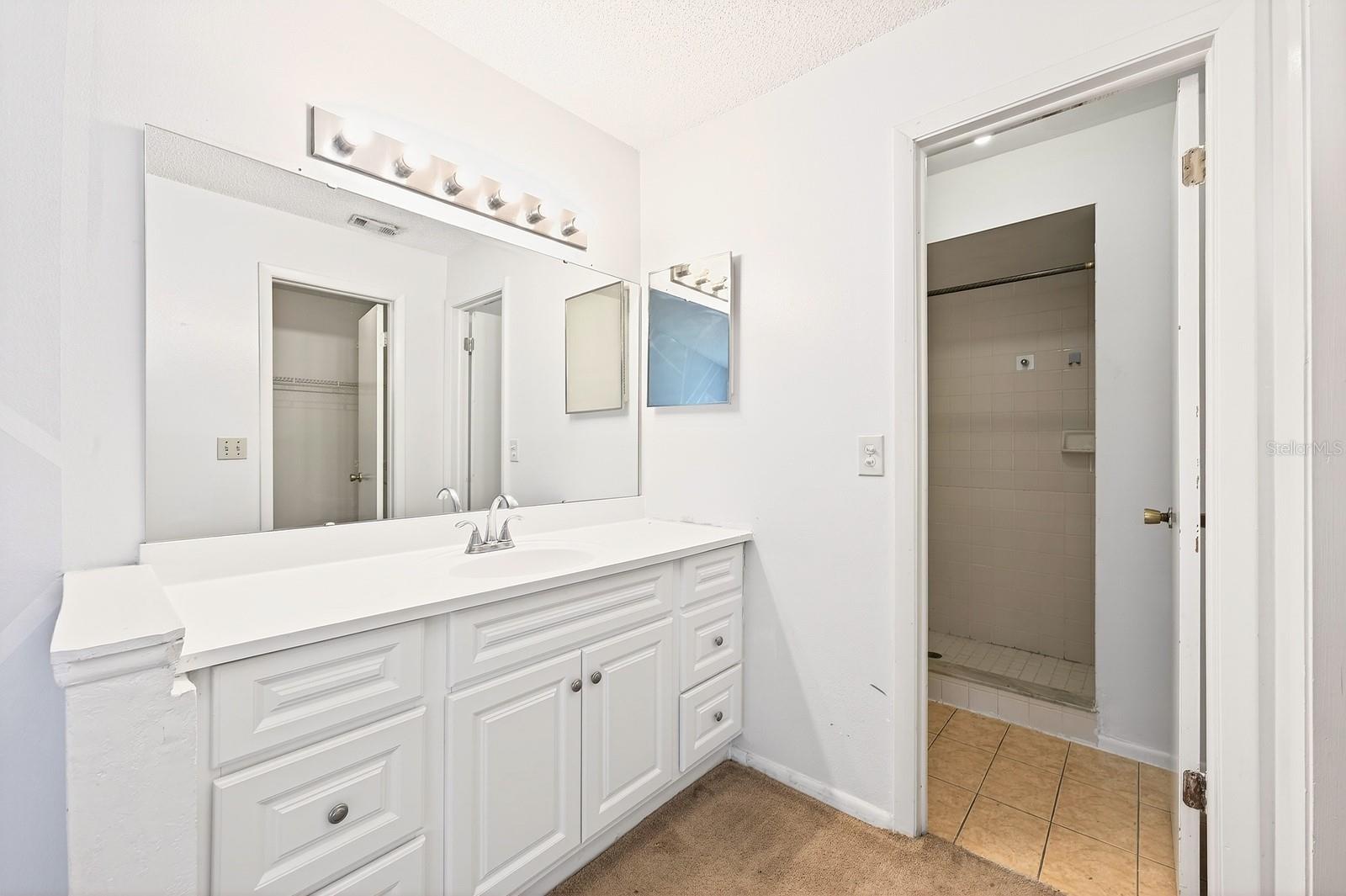 Image 26 of 43 For 568 Abington Court