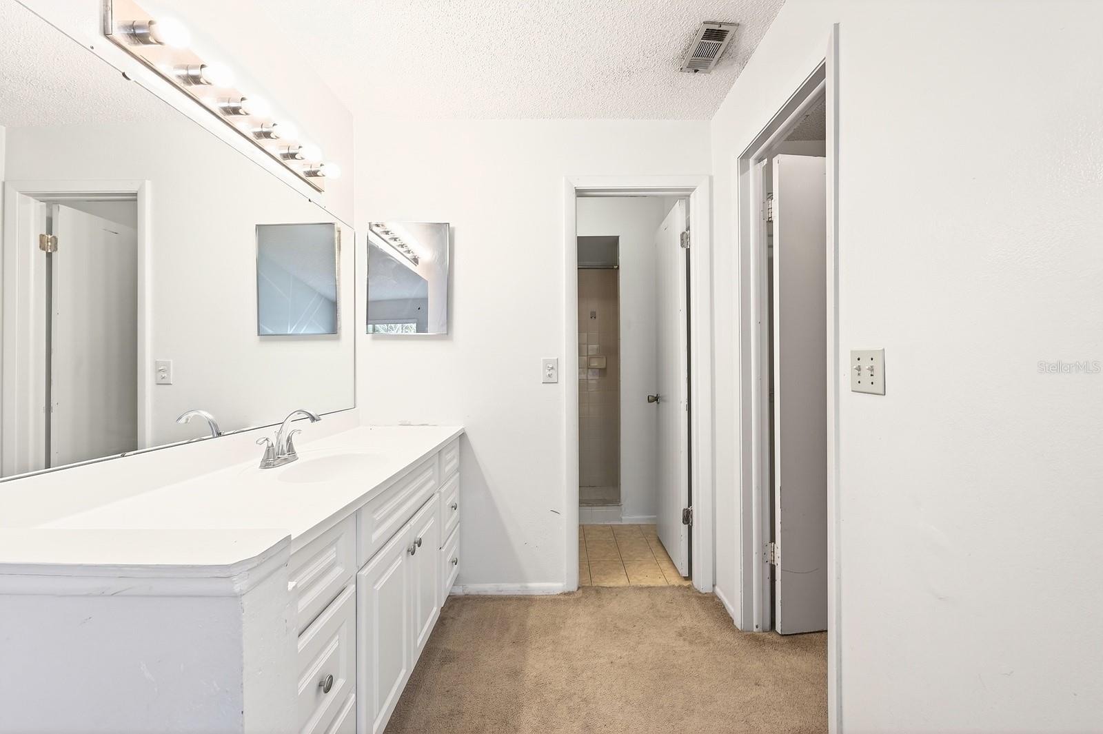 Image 27 of 43 For 568 Abington Court