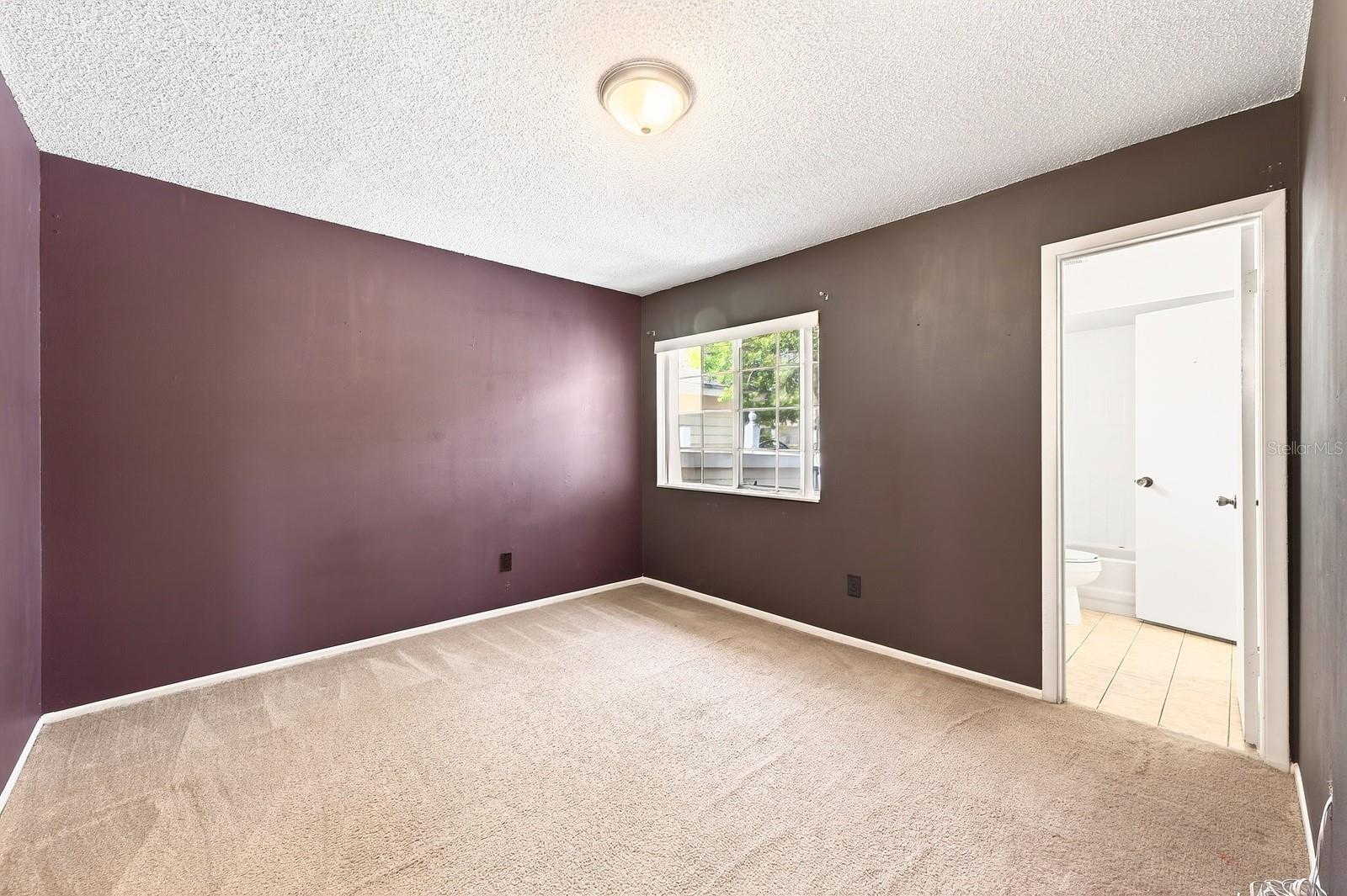 Image 28 of 43 For 568 Abington Court