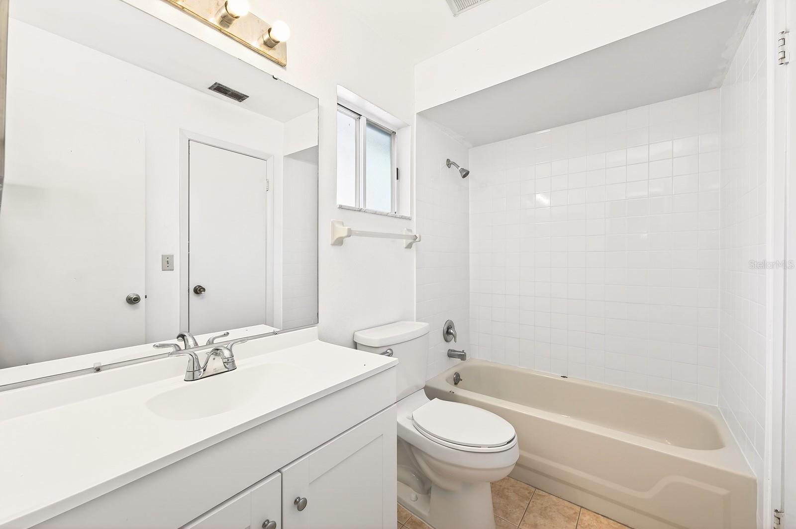 Image 29 of 43 For 568 Abington Court