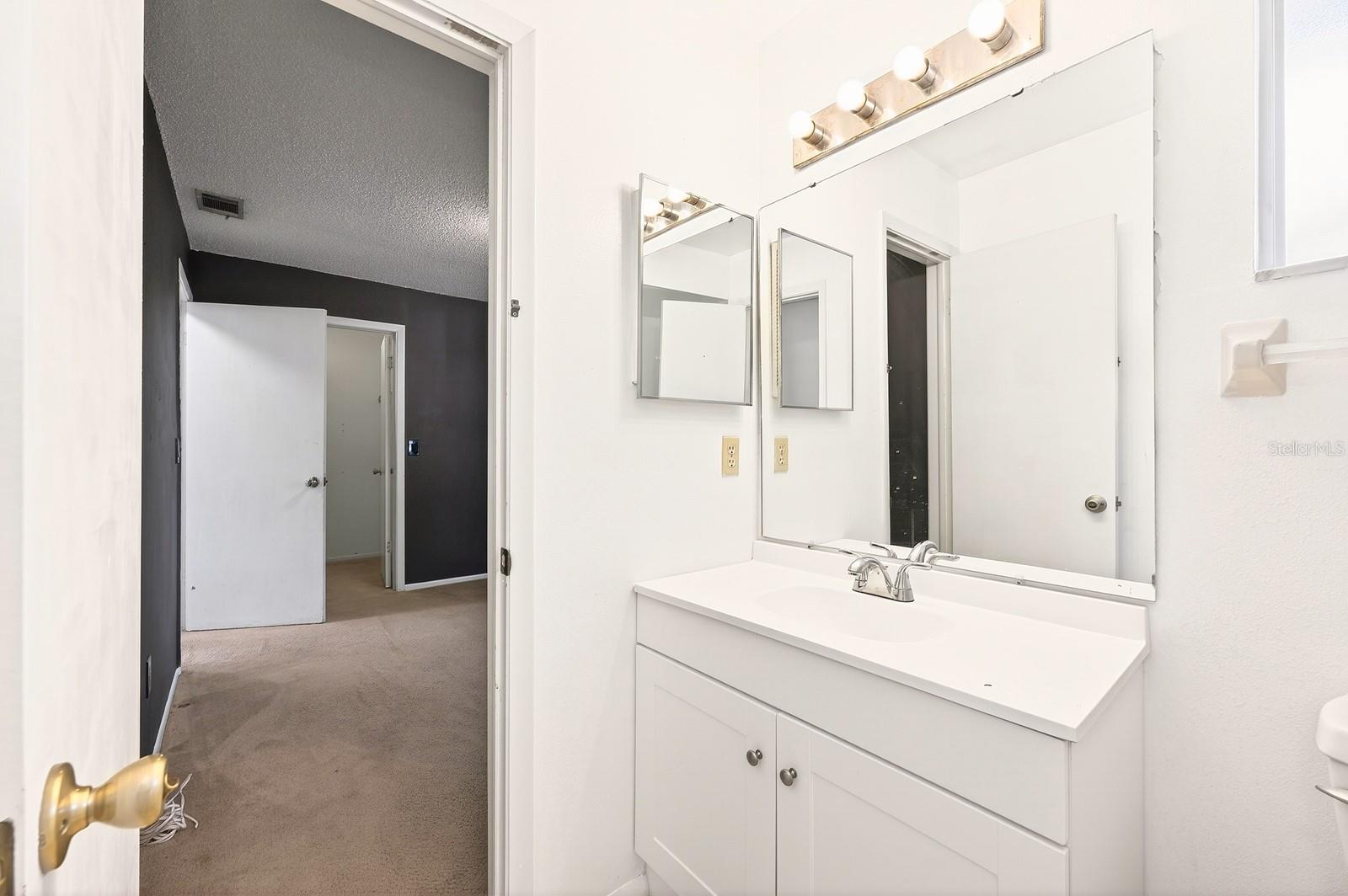 Image 30 of 43 For 568 Abington Court