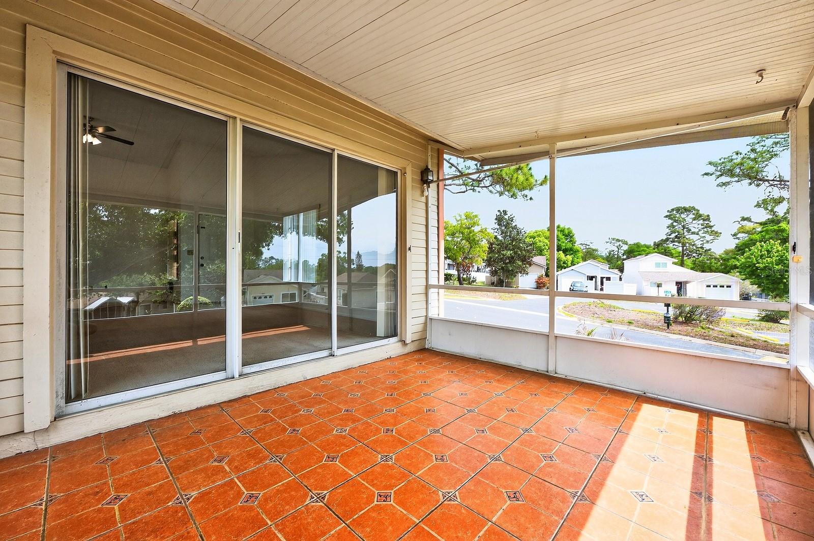 Image 33 of 43 For 568 Abington Court