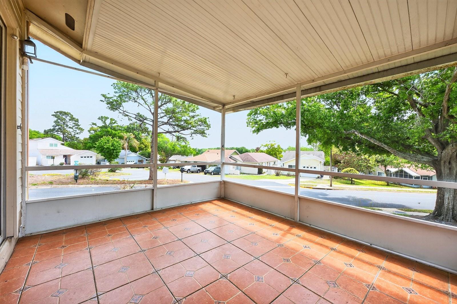 Image 35 of 43 For 568 Abington Court