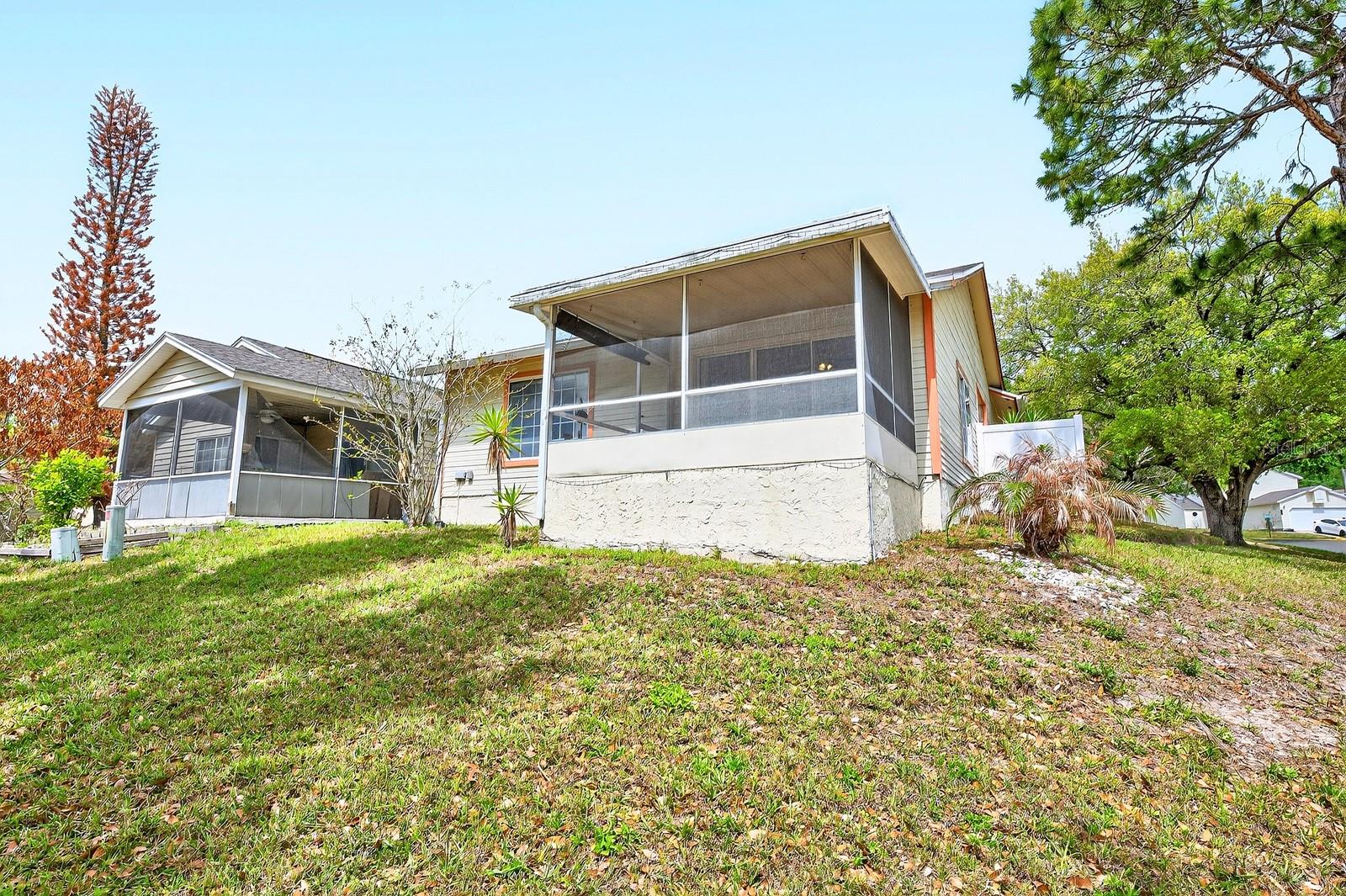 Image 37 of 43 For 568 Abington Court