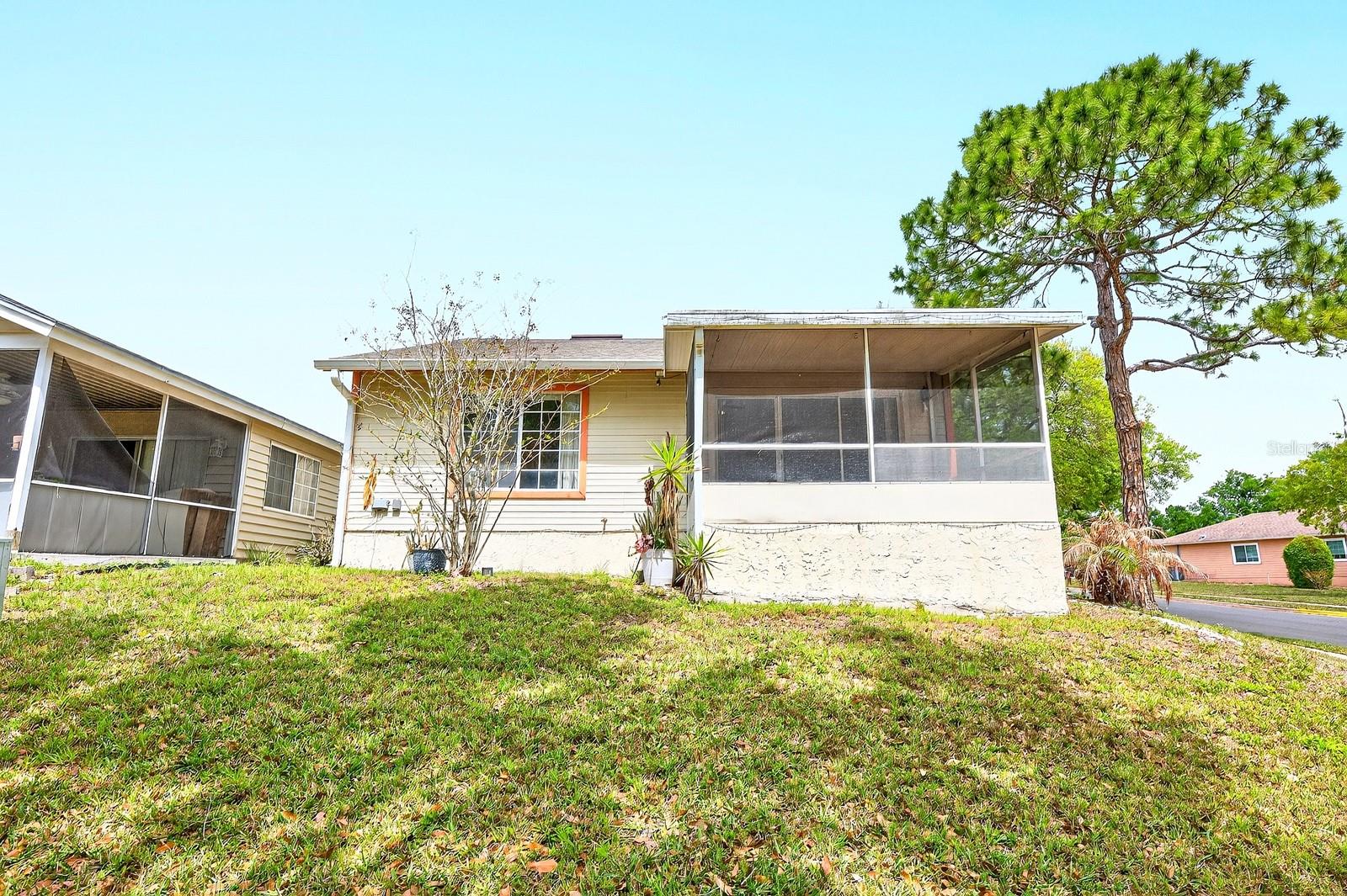 Image 38 of 43 For 568 Abington Court