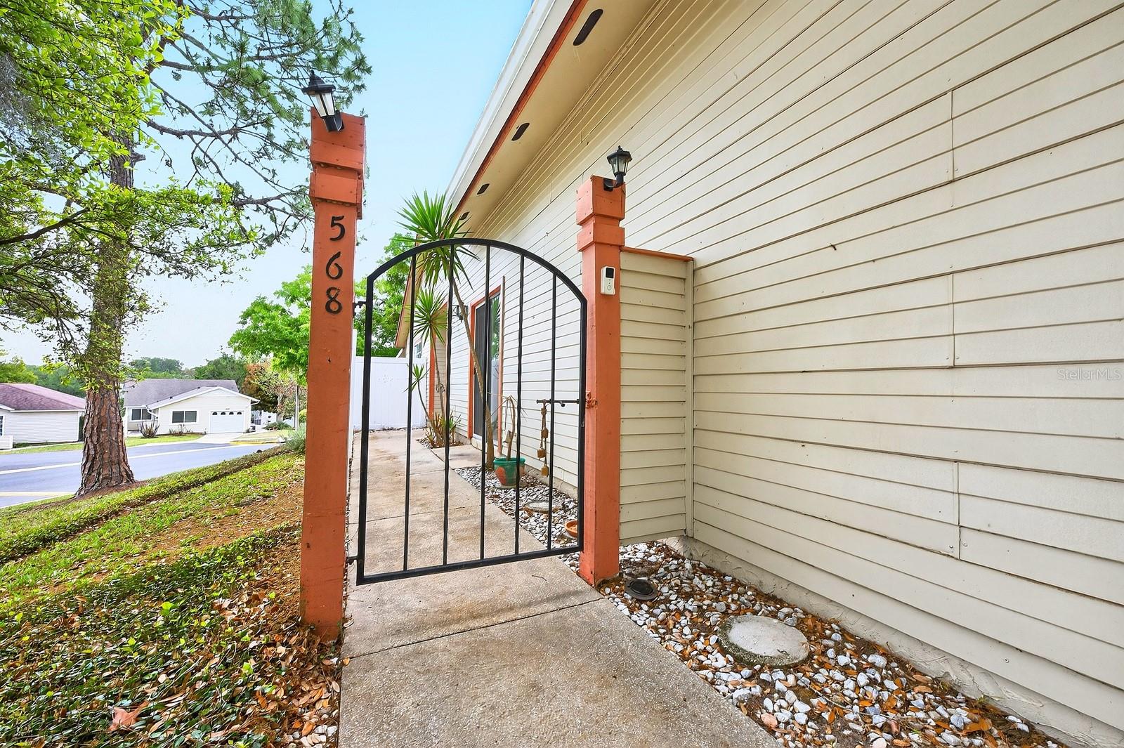 Image 4 of 43 For 568 Abington Court