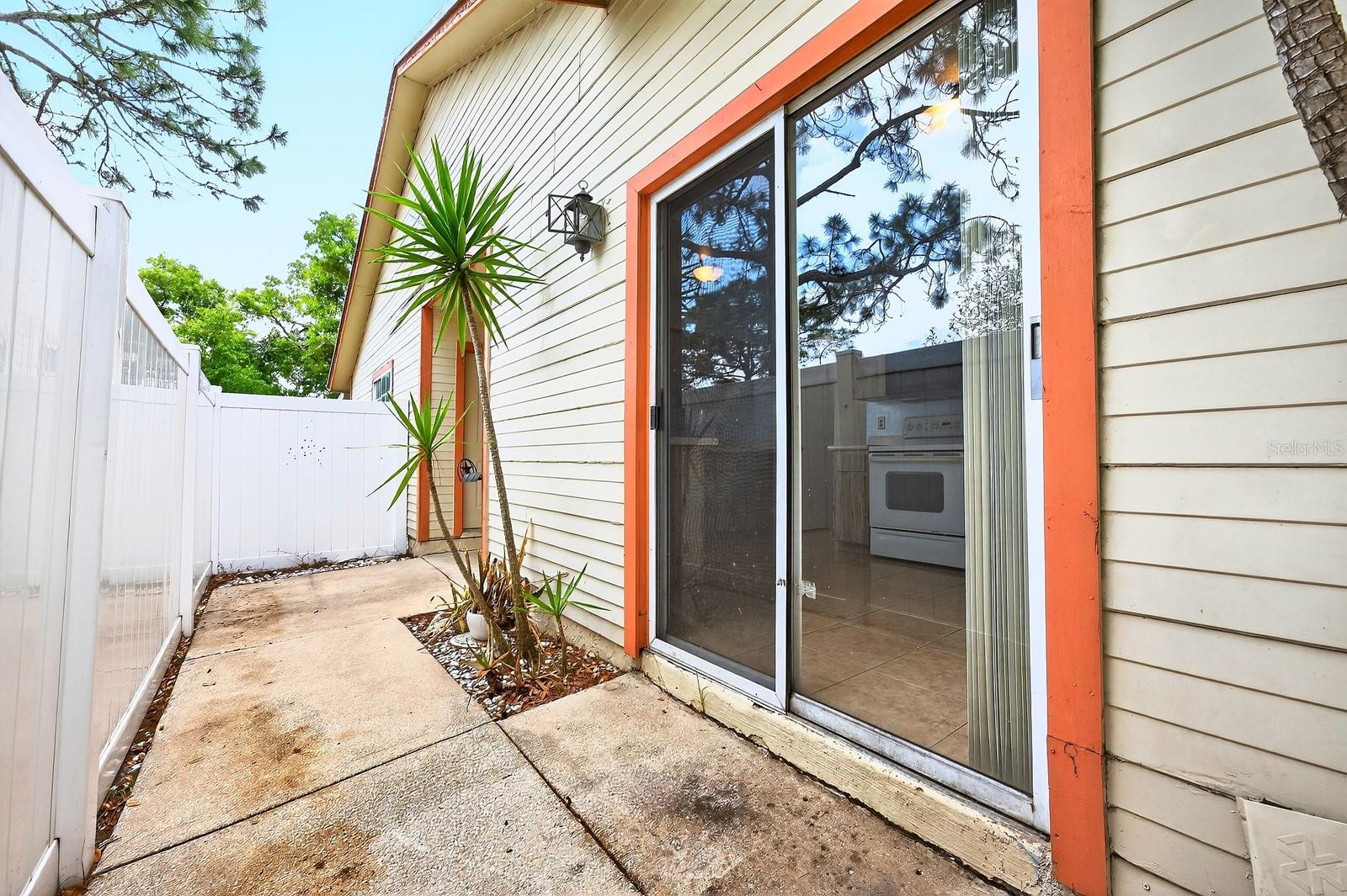 Image 6 of 43 For 568 Abington Court