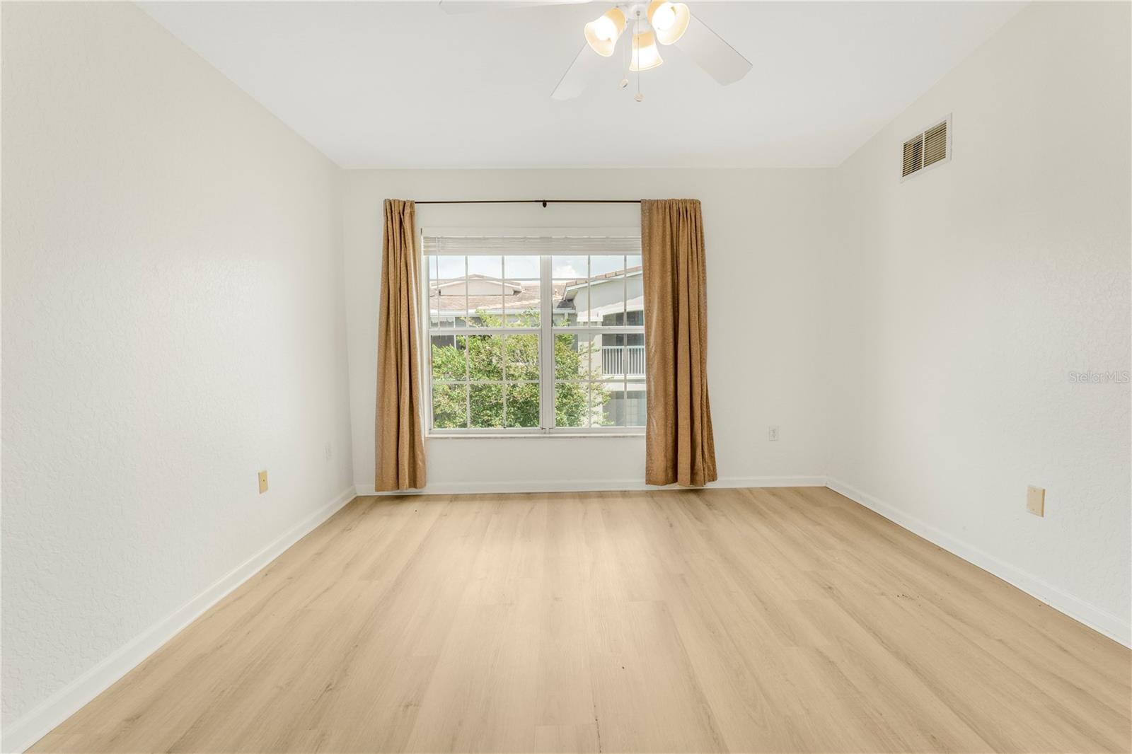 Image 8 of 21 For 3351 Whitestone Circle 304