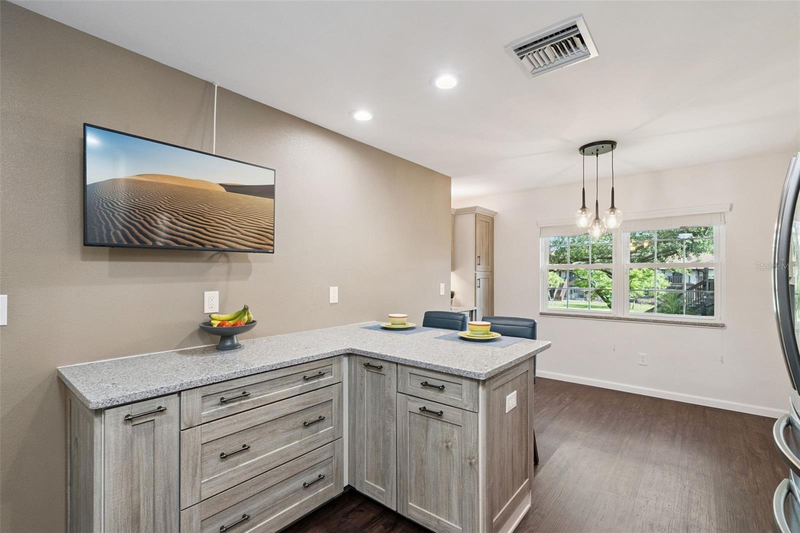 Image 11 of 35 For 5307 Hansel Avenue D8