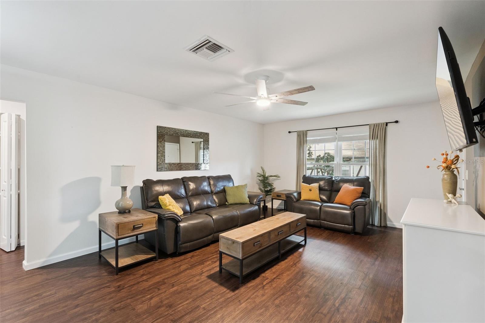 Image 5 of 35 For 5307 Hansel Avenue D8