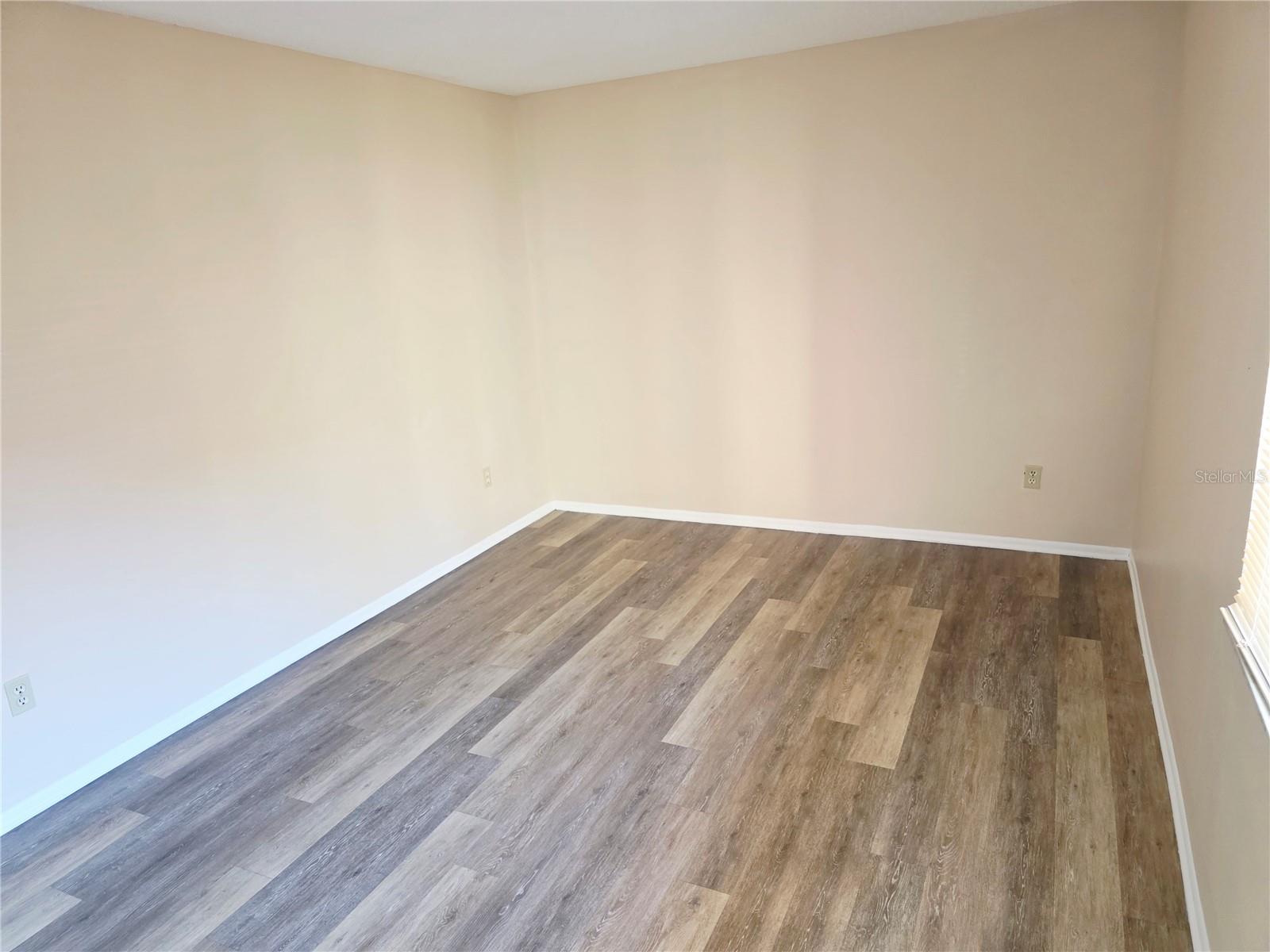 Image 10 of 35 For 7543 Sugar Bend Drive 7543