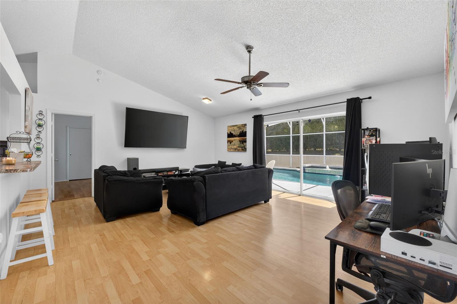 Image 7 of 32 For 204 Montana Avenue