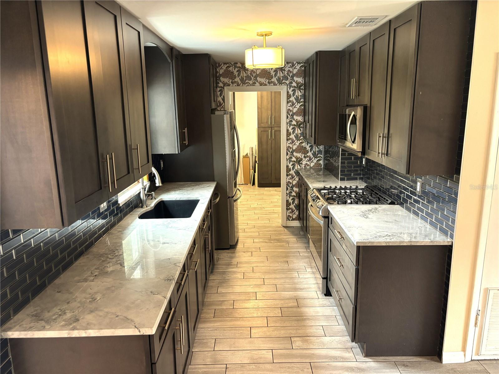 Image 11 of 55 For 668 Georgia Avenue