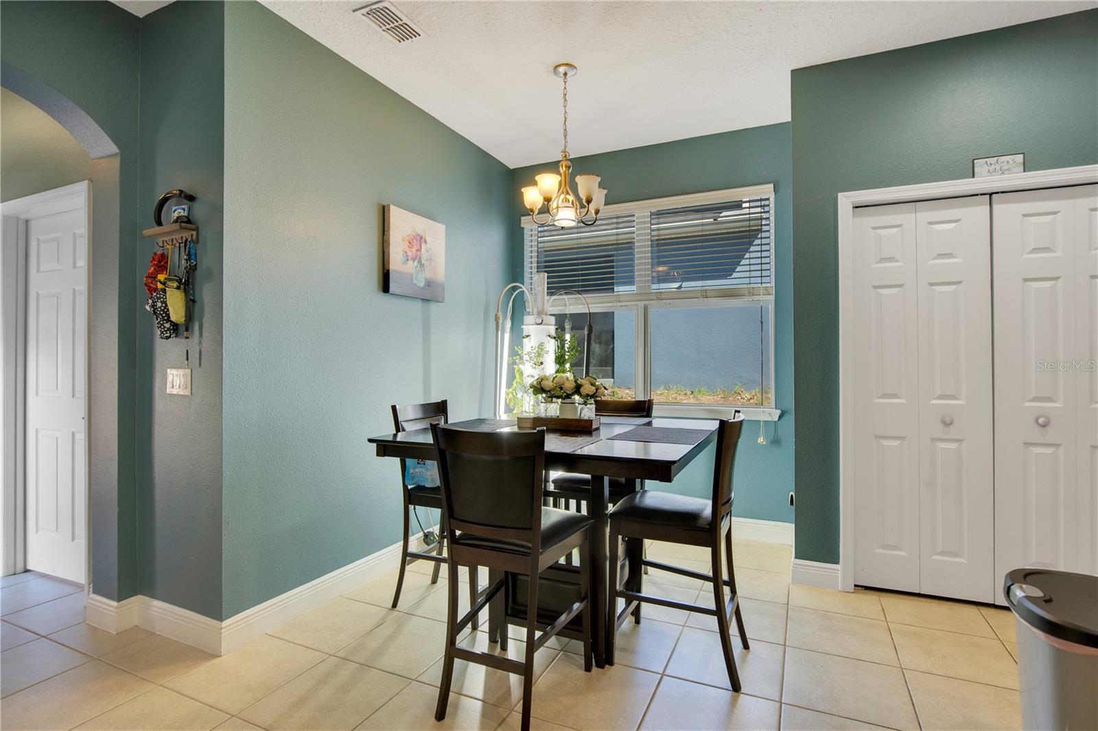 Image 6 of 38 For 2053 Nobscot Place