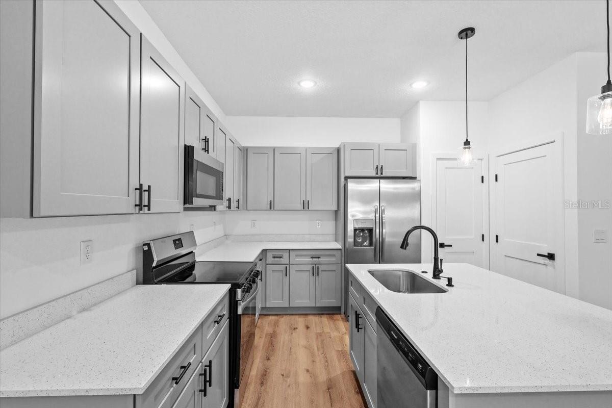 Image 5 of 19 For 4325 Bacall Loop