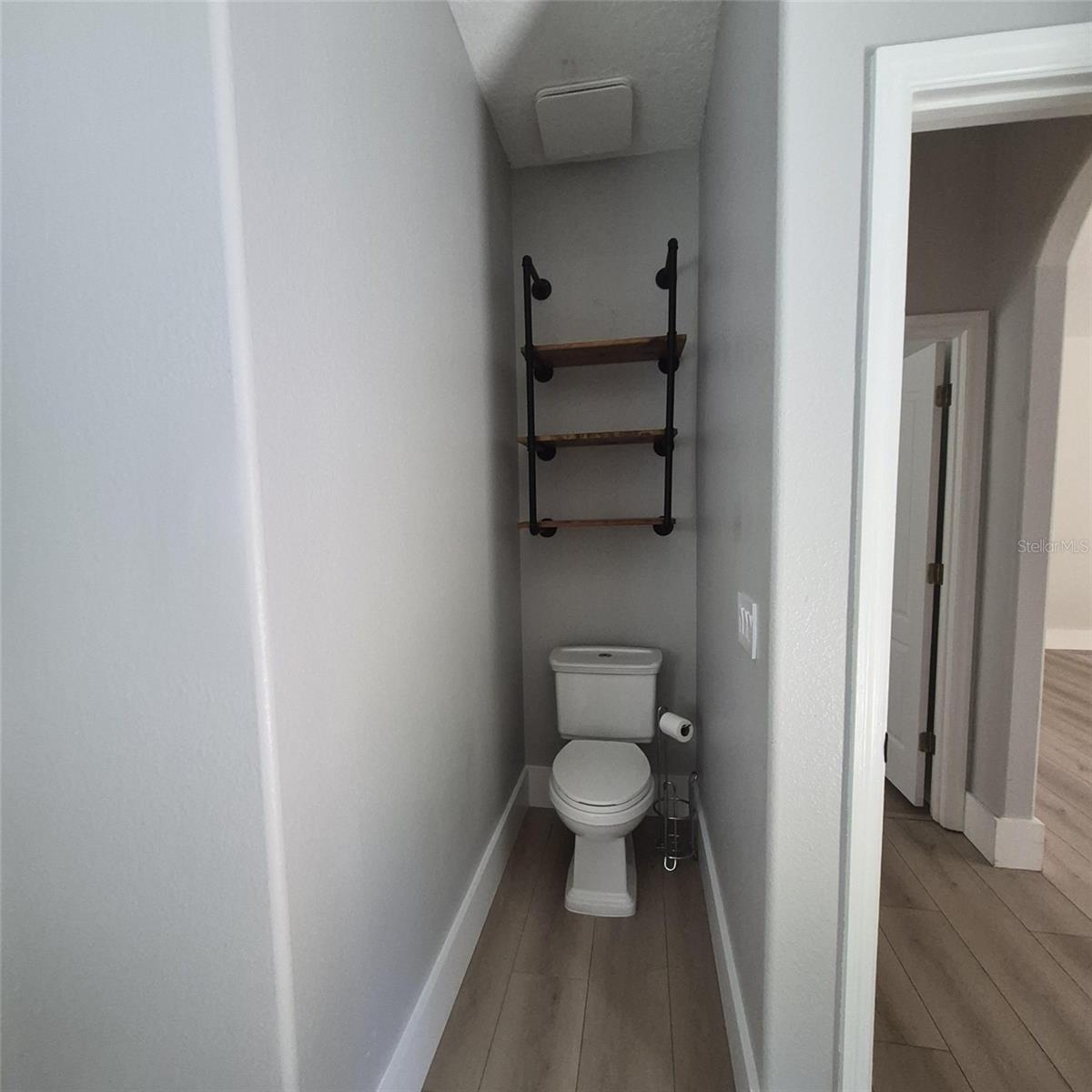 Image 11 of 47 For 16112 Birchwood Way