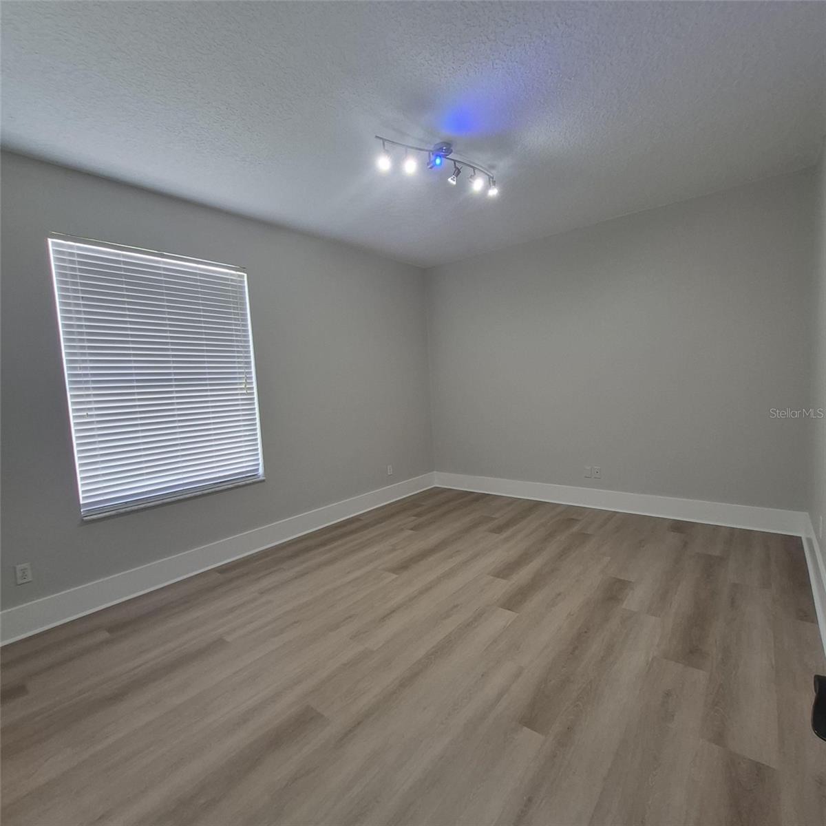 Image 12 of 47 For 16112 Birchwood Way