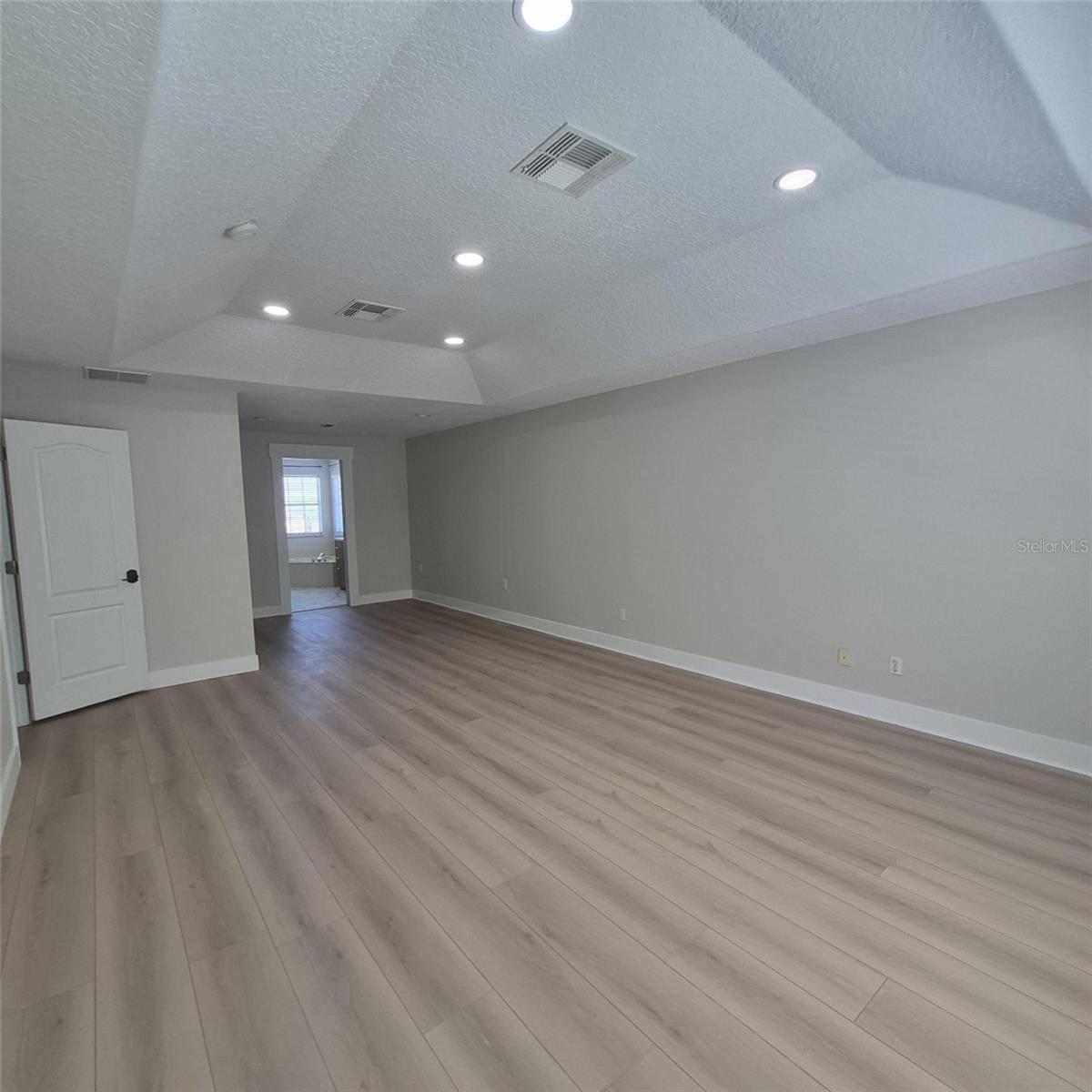 Image 22 of 47 For 16112 Birchwood Way