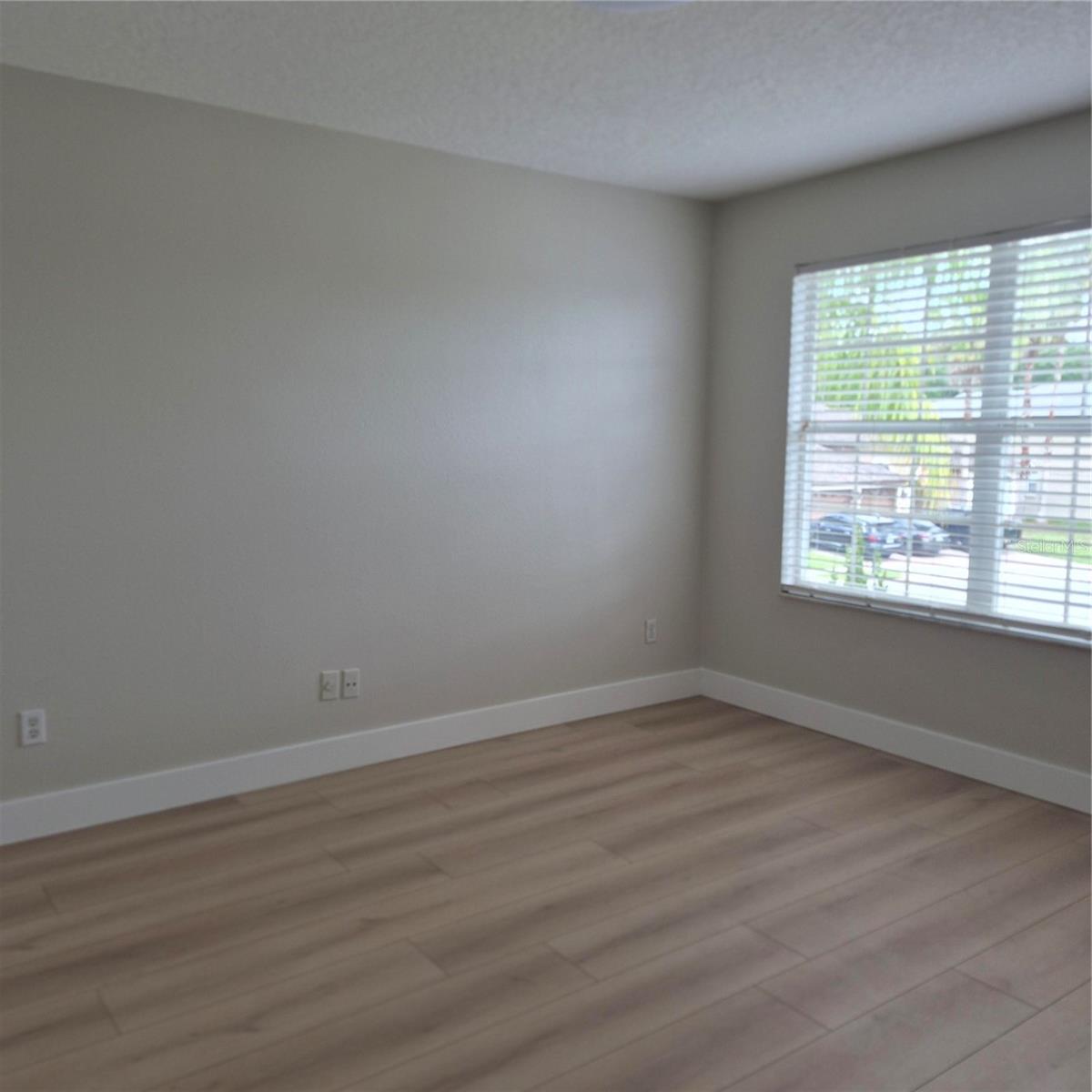 Image 37 of 47 For 16112 Birchwood Way