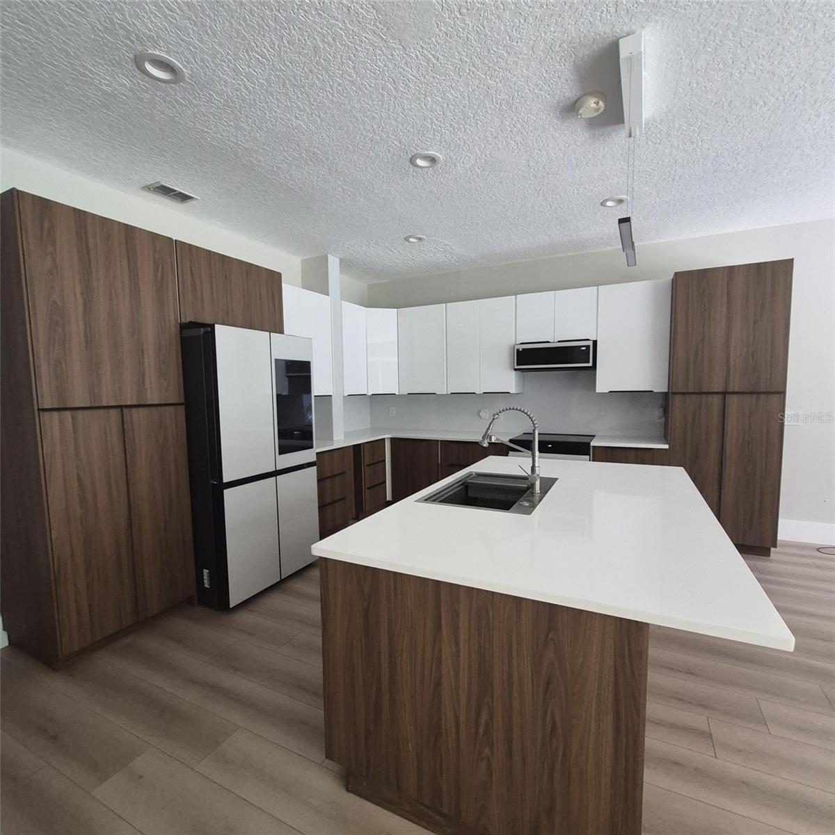 Image 6 of 47 For 16112 Birchwood Way