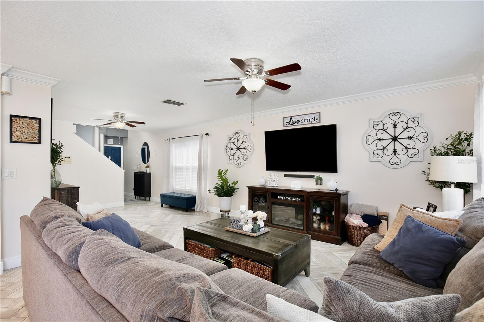 Image 7 of 37 For 2115 Heathwood Circle