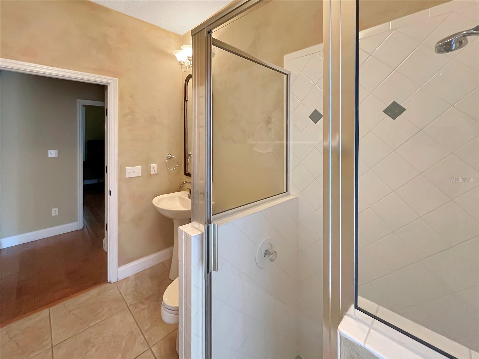 Image 18 of 58 For 8537 Redleaf Lane