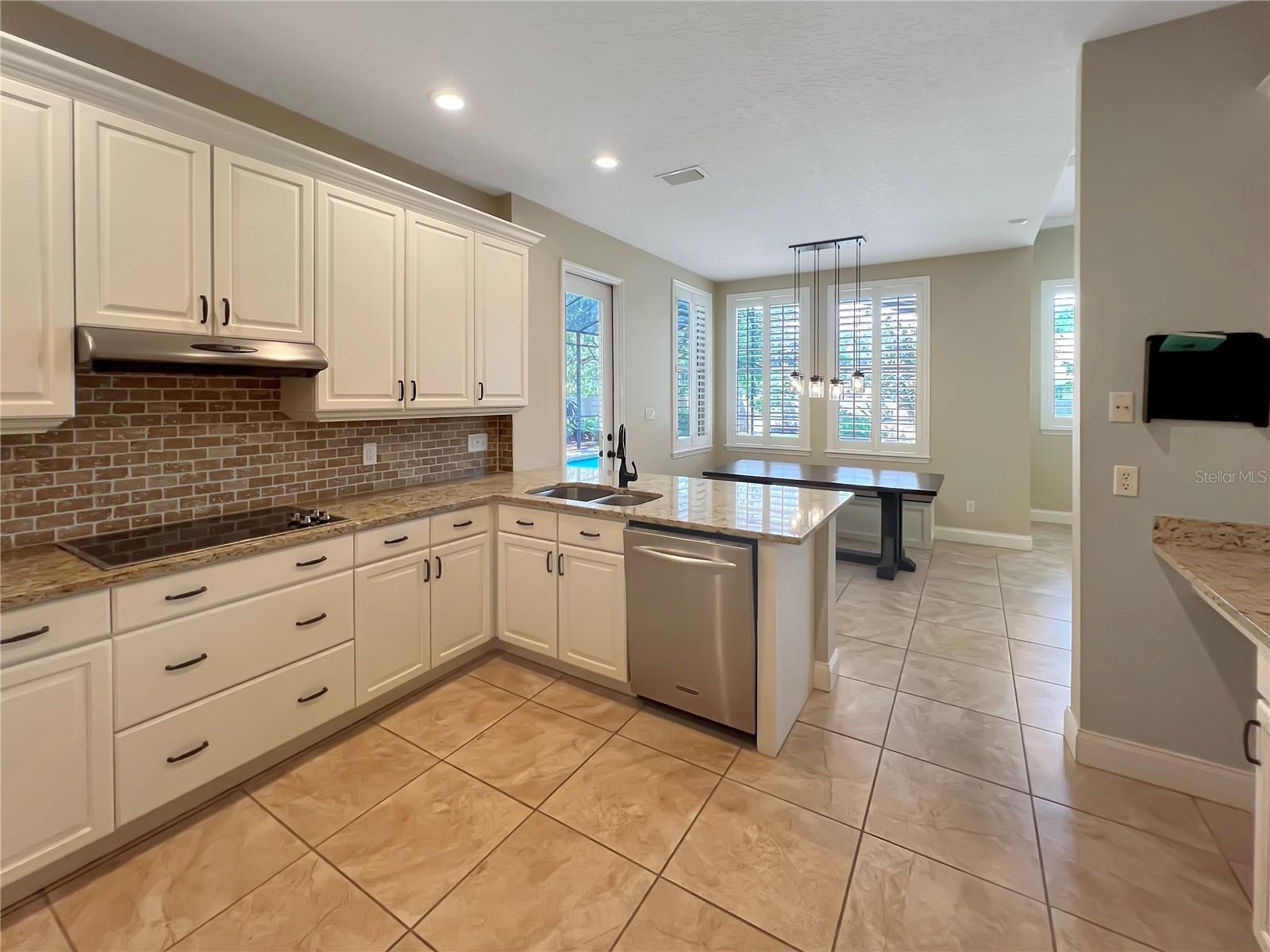 Image 7 of 58 For 8537 Redleaf Lane