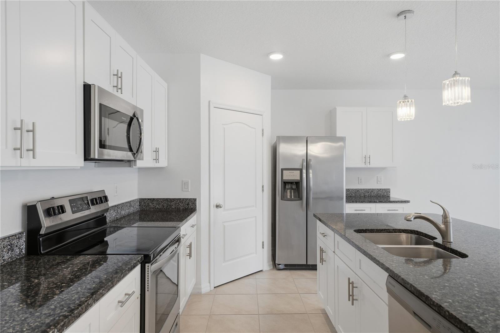 Image 23 of 42 For 1823 Bluepoint Street