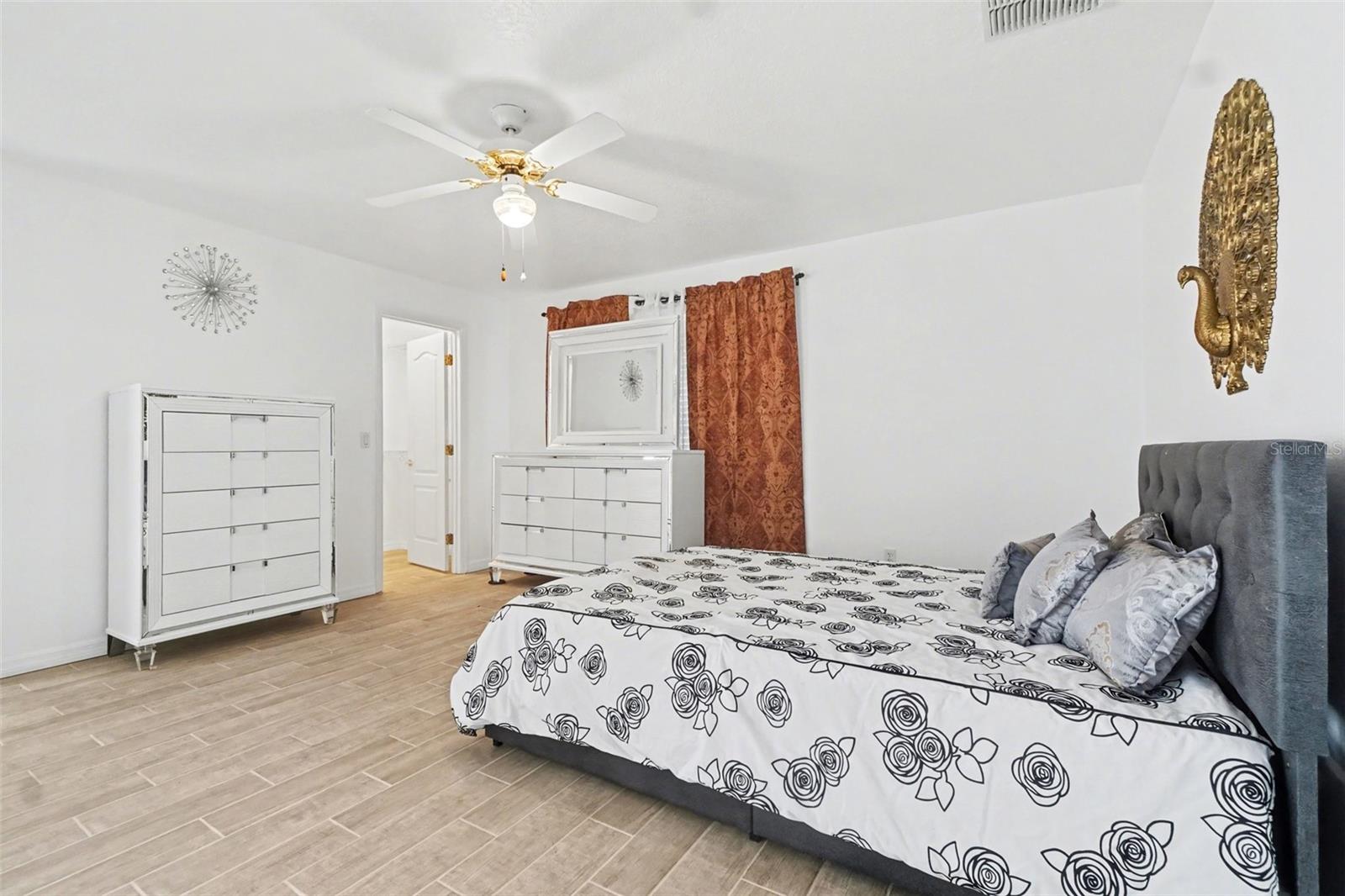 Image 14 of 32 For 4326 Hammersmith Drive