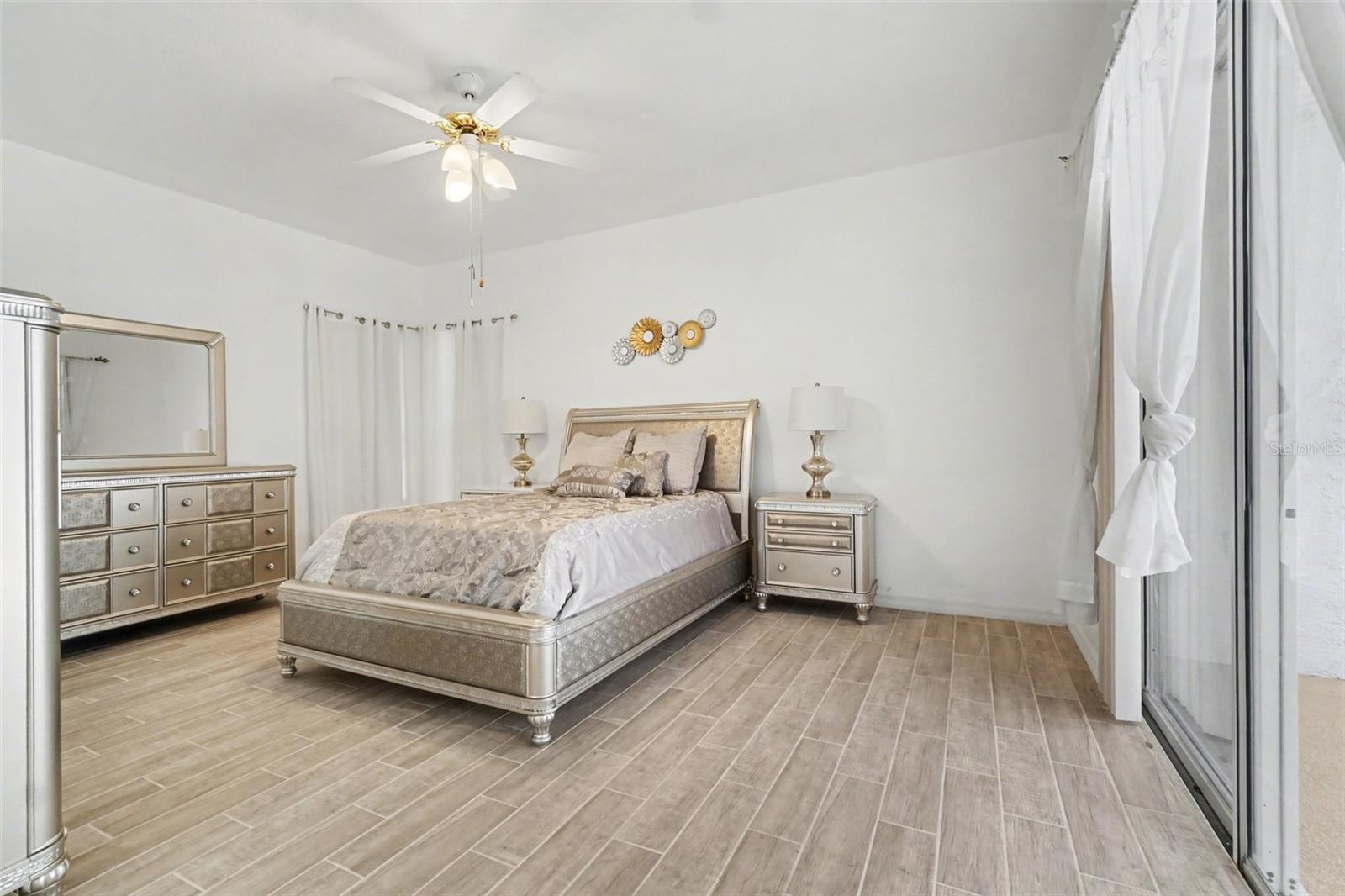 Image 15 of 32 For 4326 Hammersmith Drive