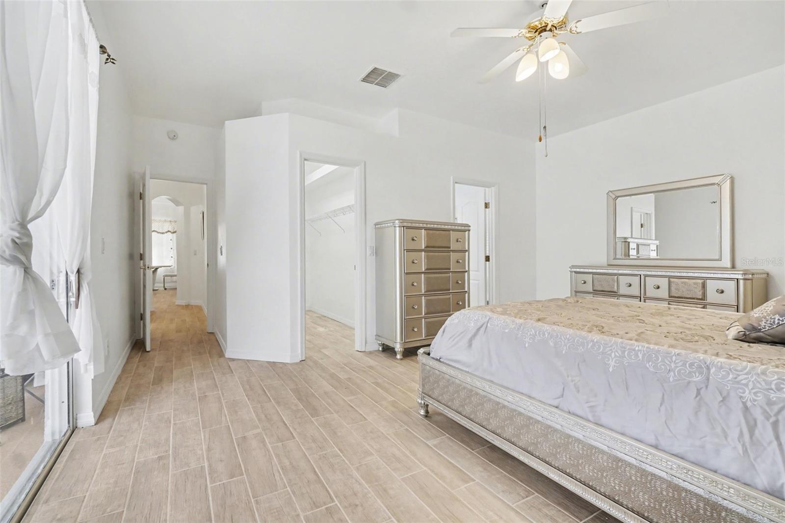 Image 16 of 32 For 4326 Hammersmith Drive