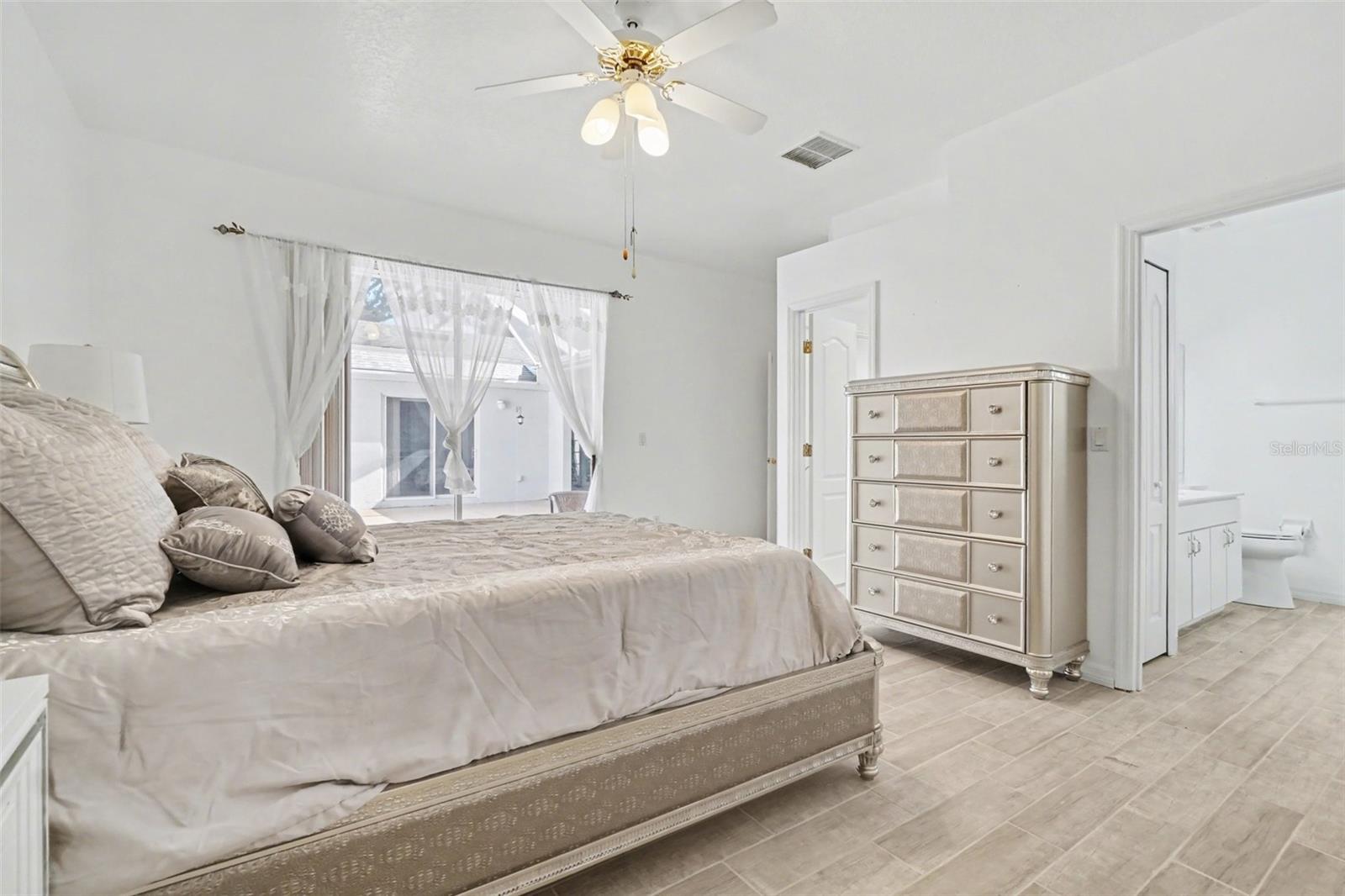 Image 17 of 32 For 4326 Hammersmith Drive