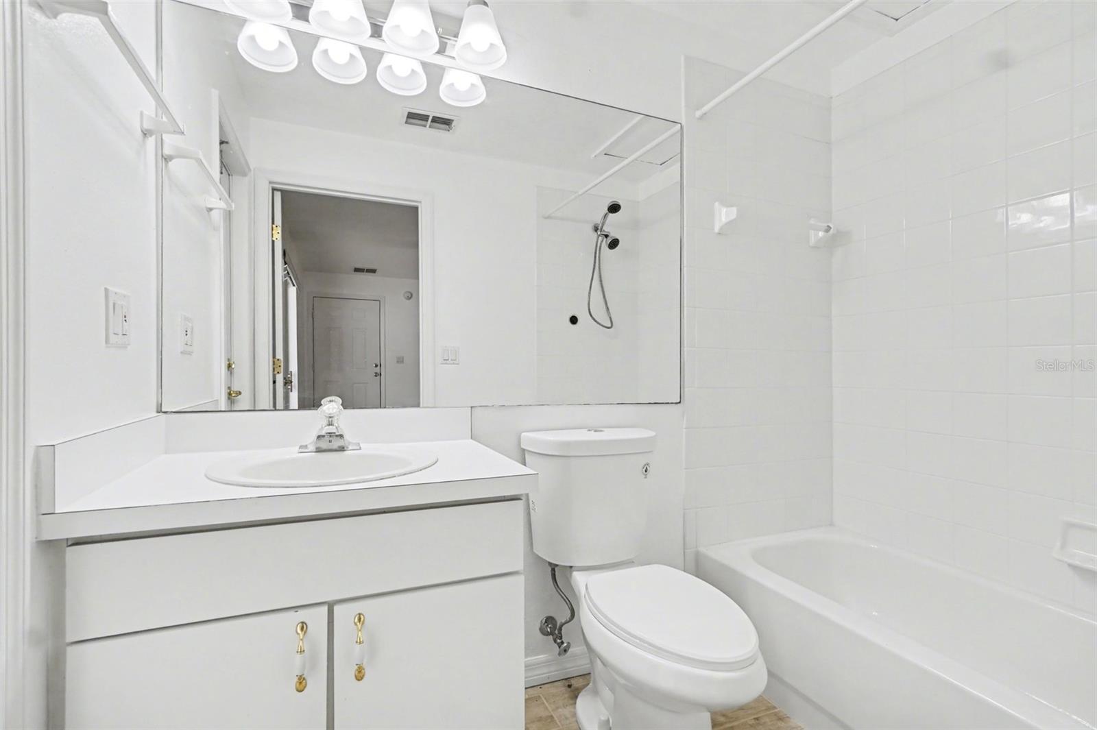 Image 23 of 32 For 4326 Hammersmith Drive