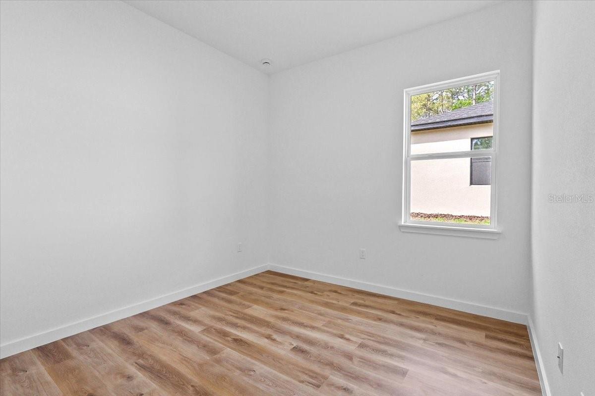 Image 11 of 19 For 8677 Circular Way