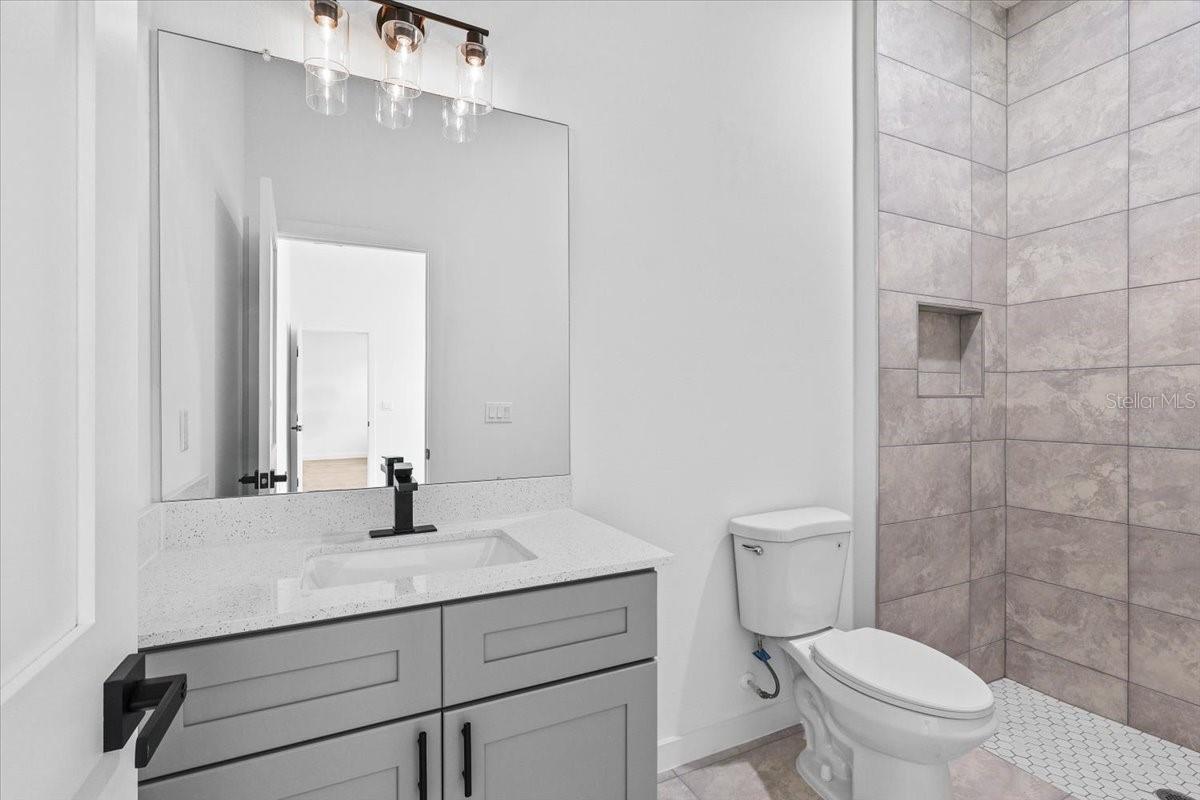 Image 13 of 19 For 8677 Circular Way