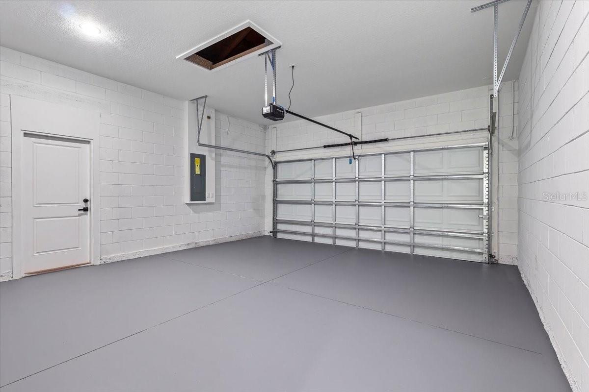 Image 18 of 19 For 8677 Circular Way