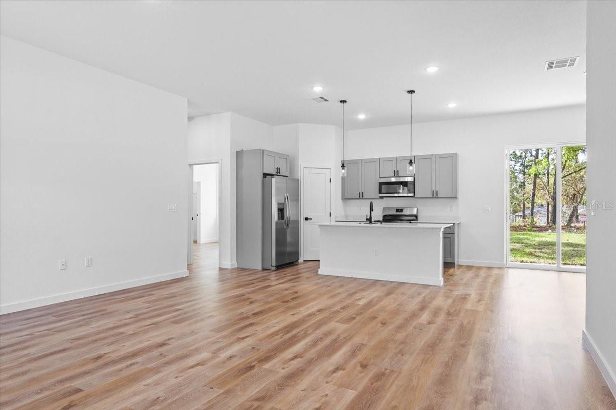 Image 3 of 19 For 8677 Circular Way