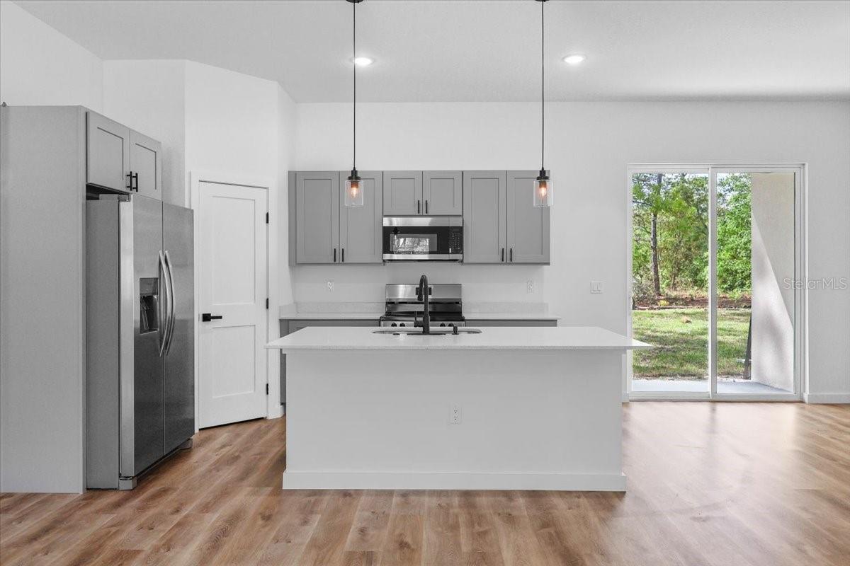 Image 4 of 19 For 8677 Circular Way