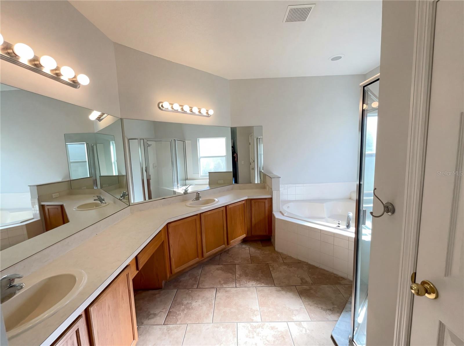 Image 28 of 37 For 3629 Northwoods Drive