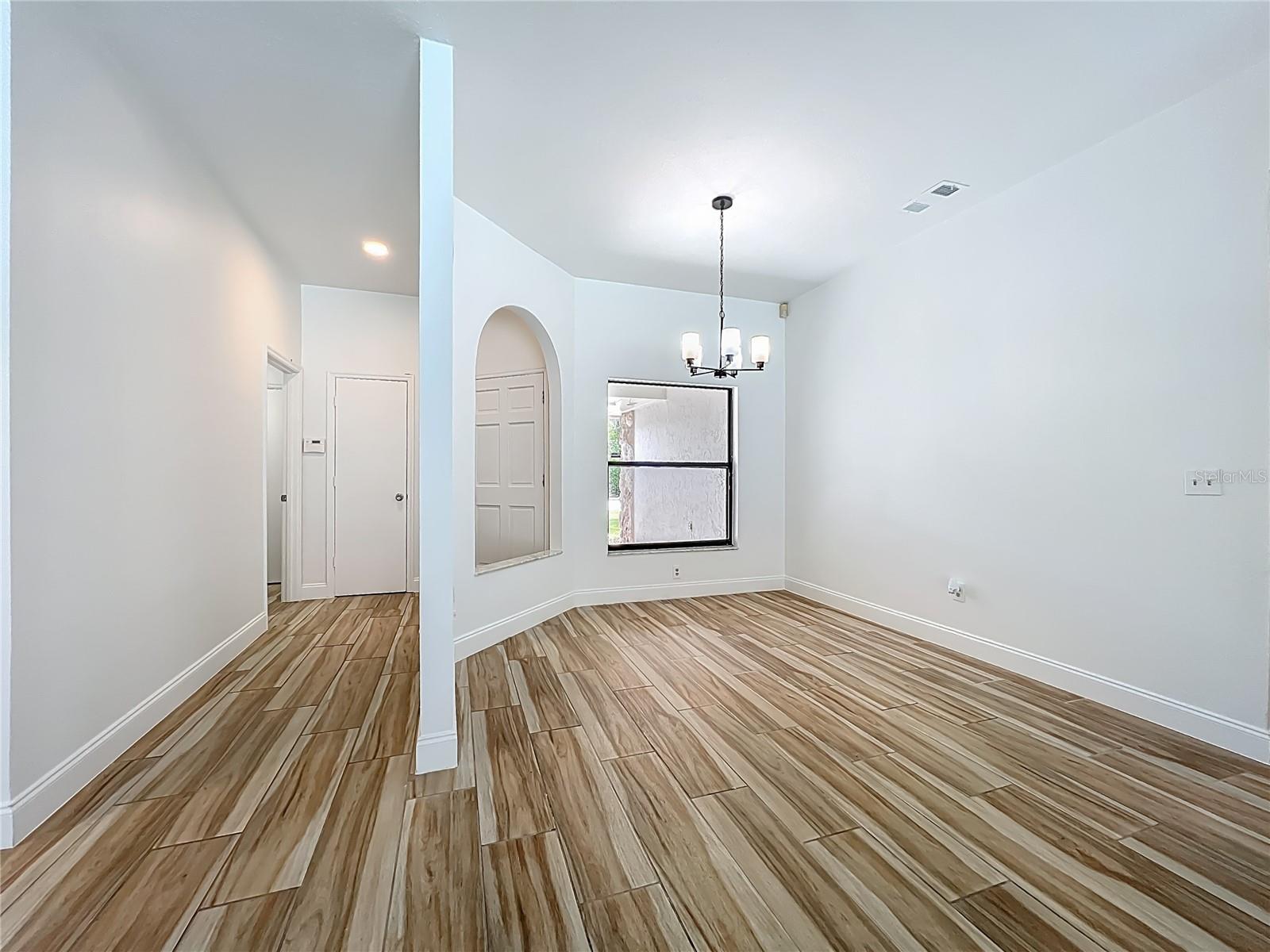 Image 11 of 53 For 637 Starstone Drive