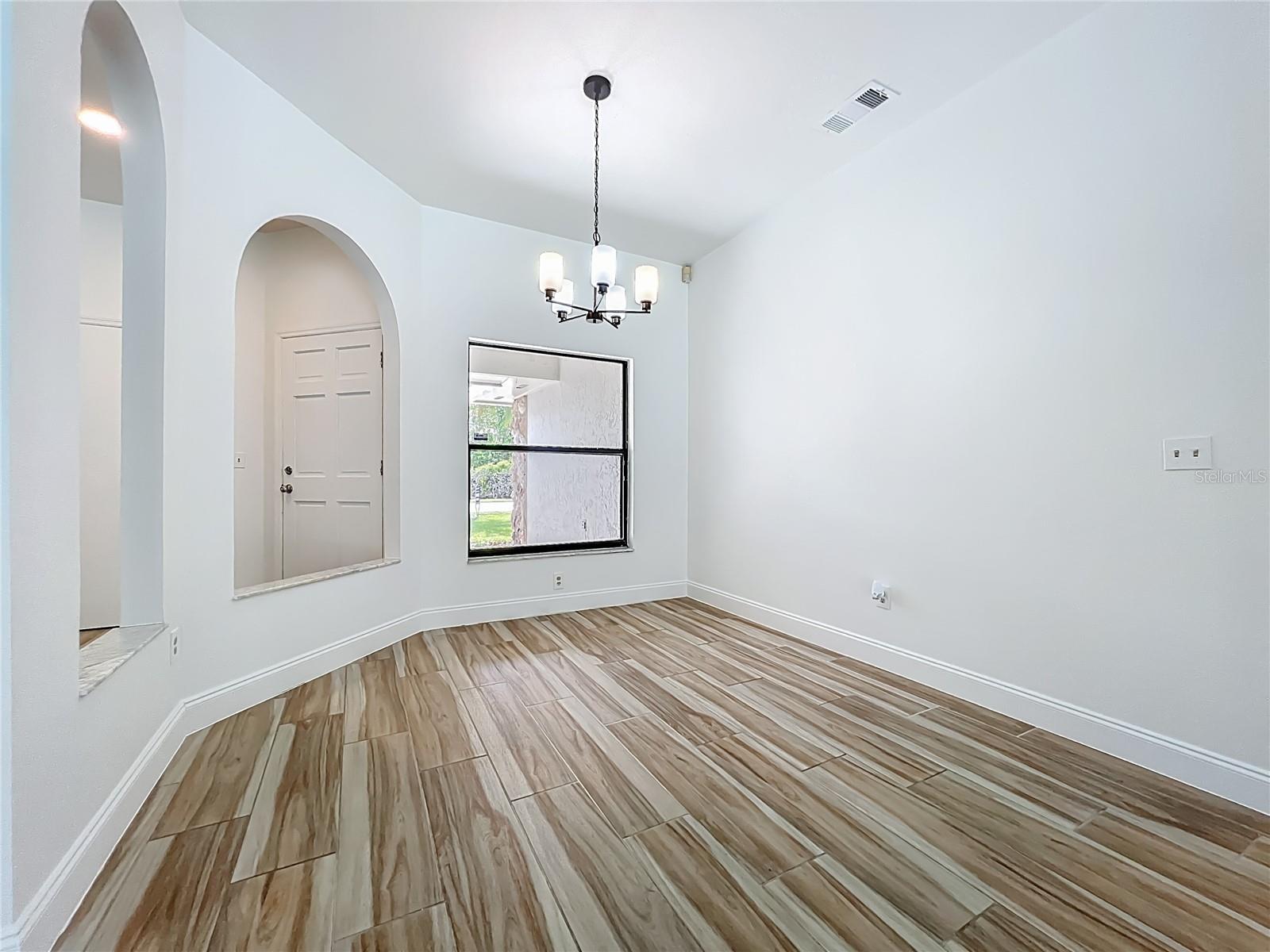 Image 12 of 53 For 637 Starstone Drive