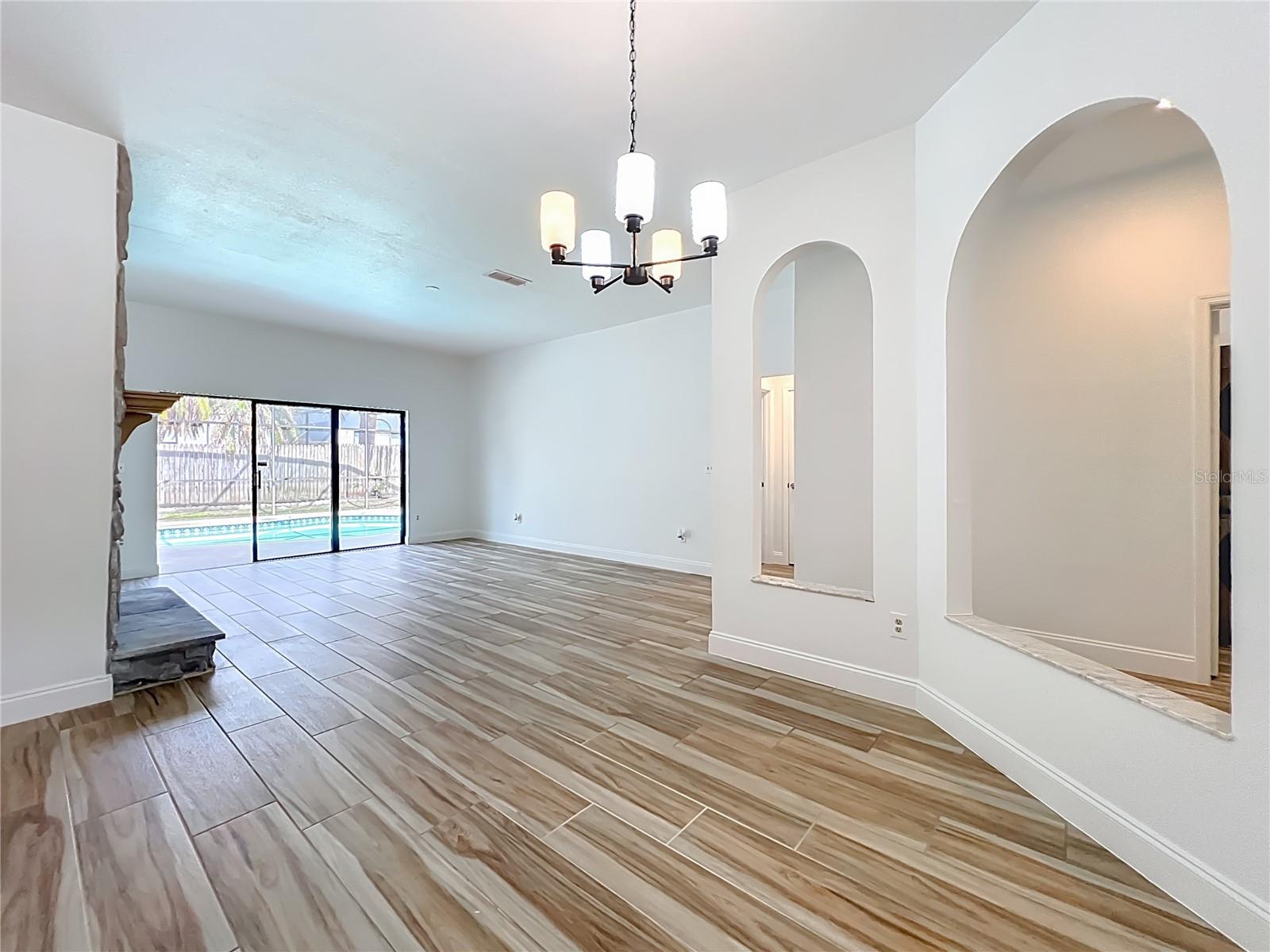 Image 14 of 53 For 637 Starstone Drive