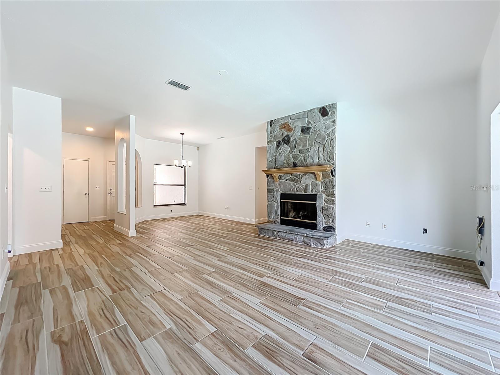 Image 17 of 53 For 637 Starstone Drive