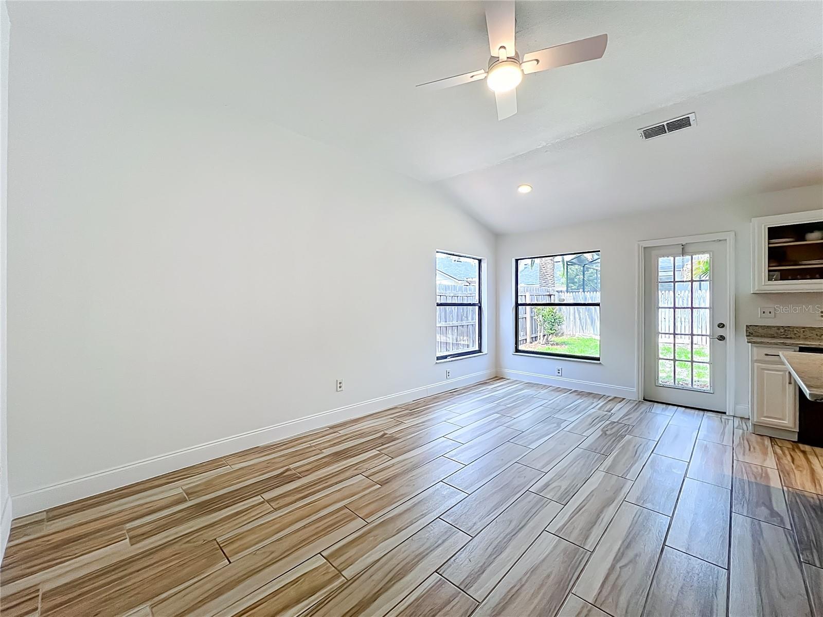 Image 18 of 53 For 637 Starstone Drive