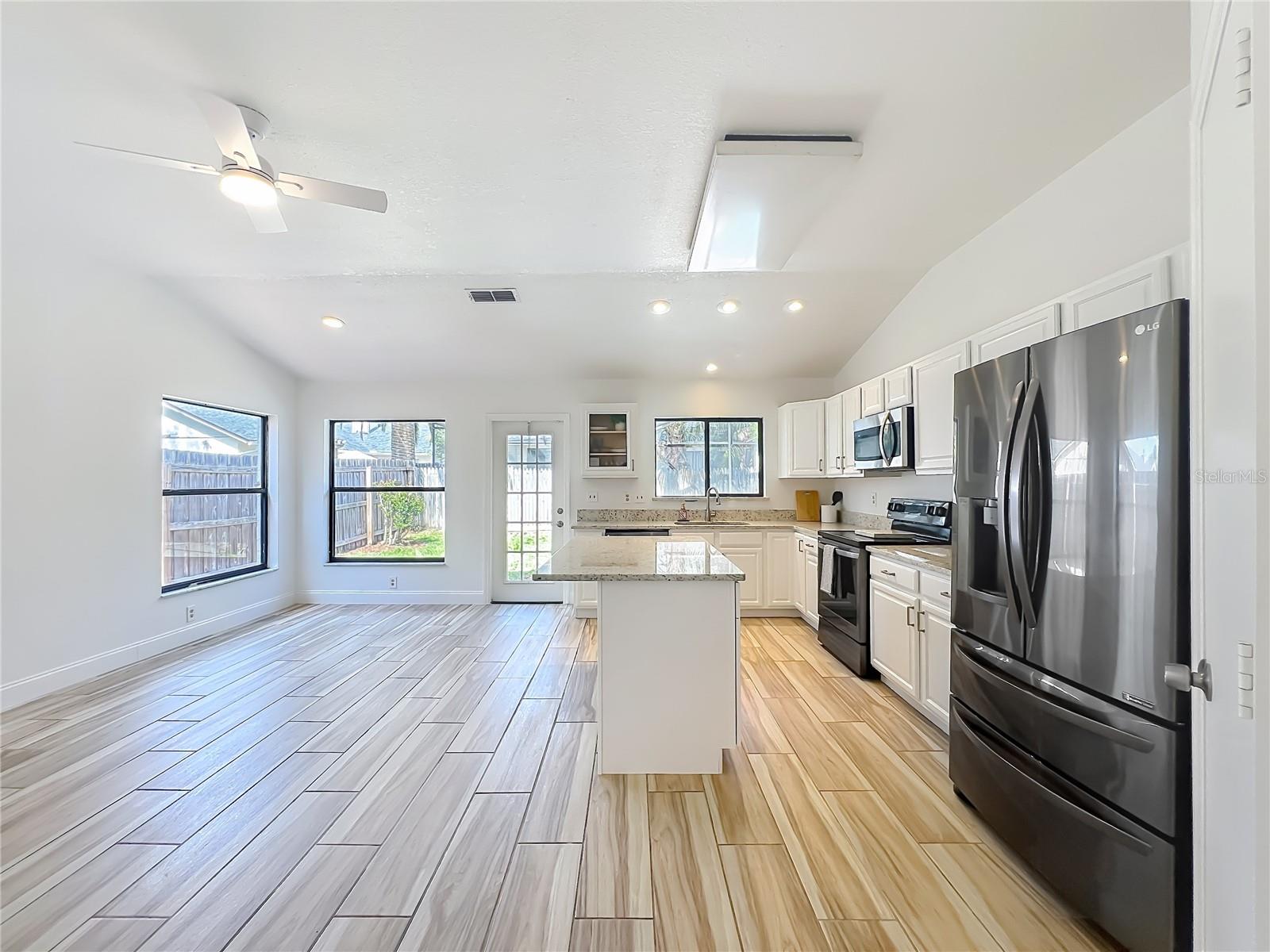 Image 19 of 53 For 637 Starstone Drive