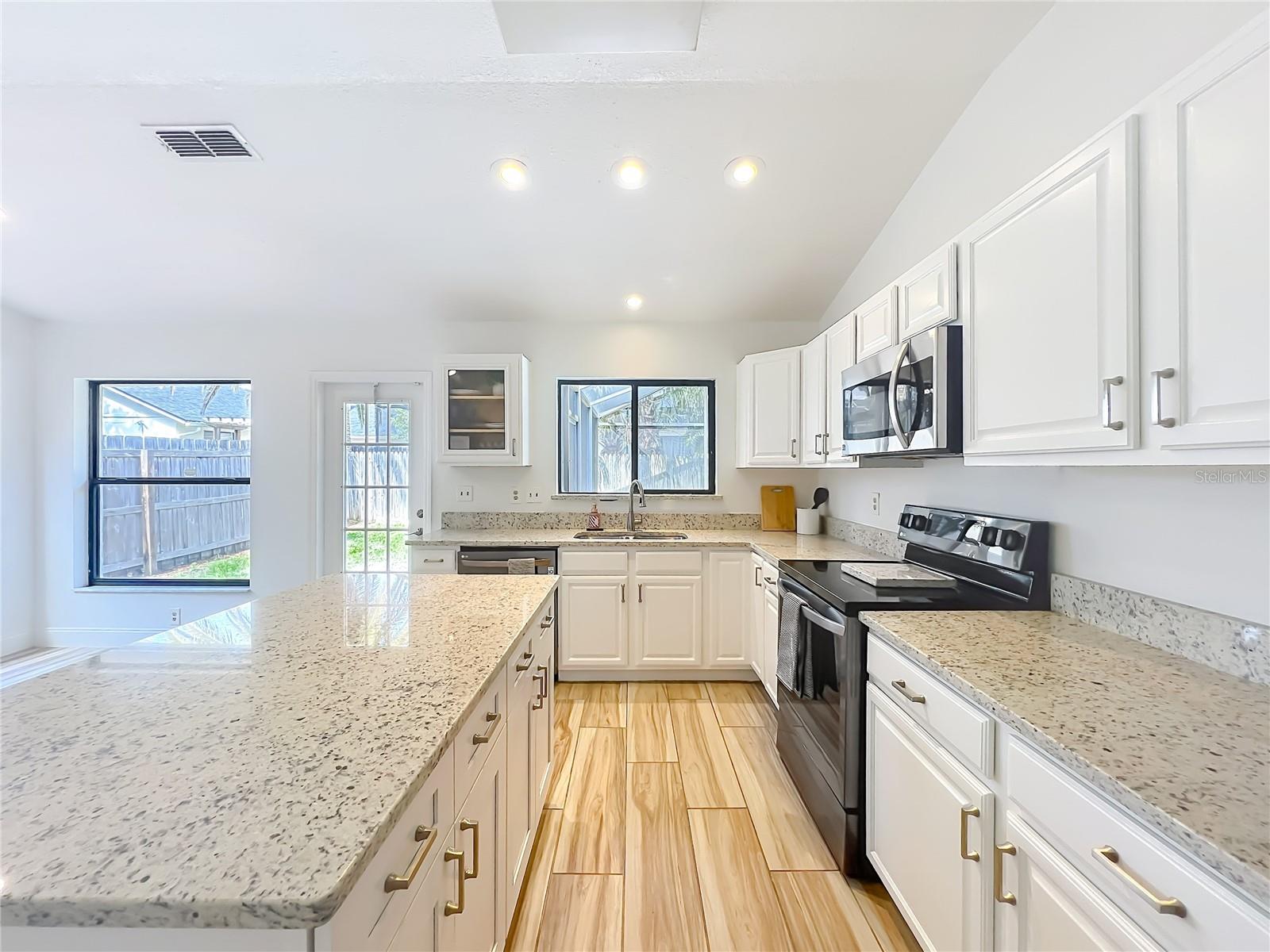 Image 22 of 53 For 637 Starstone Drive