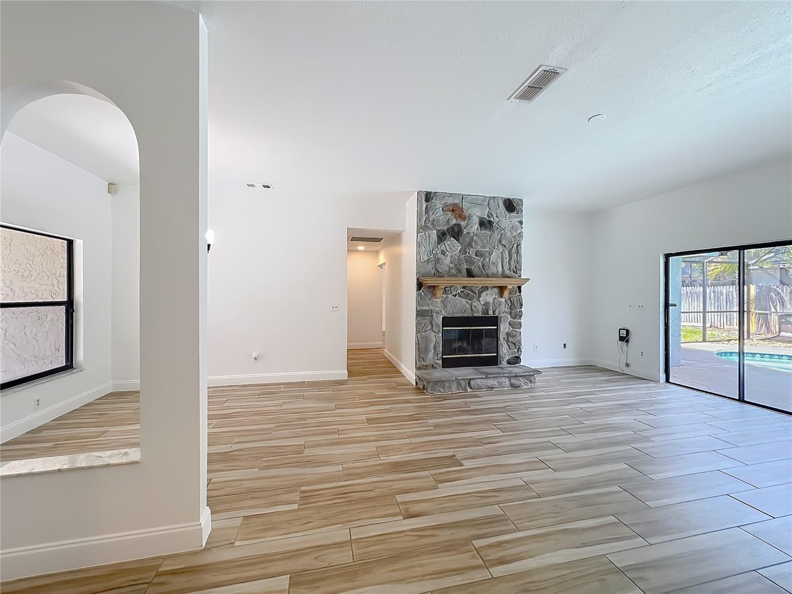 Image 9 of 53 For 637 Starstone Drive