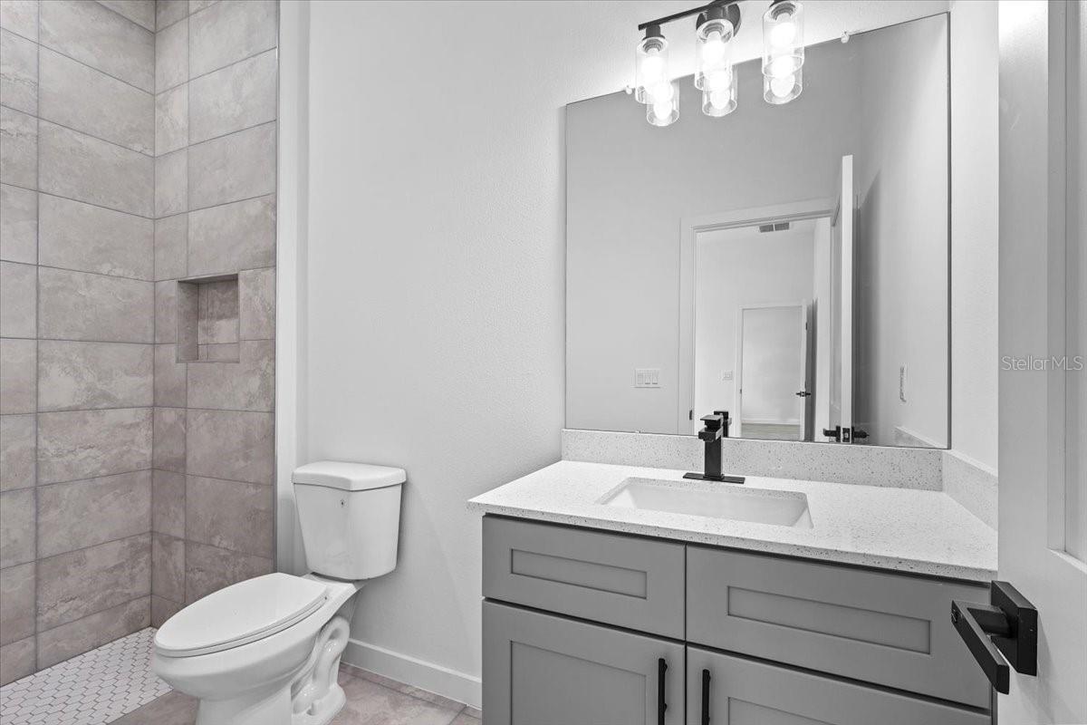 Image 11 of 17 For 8681 Circular Way