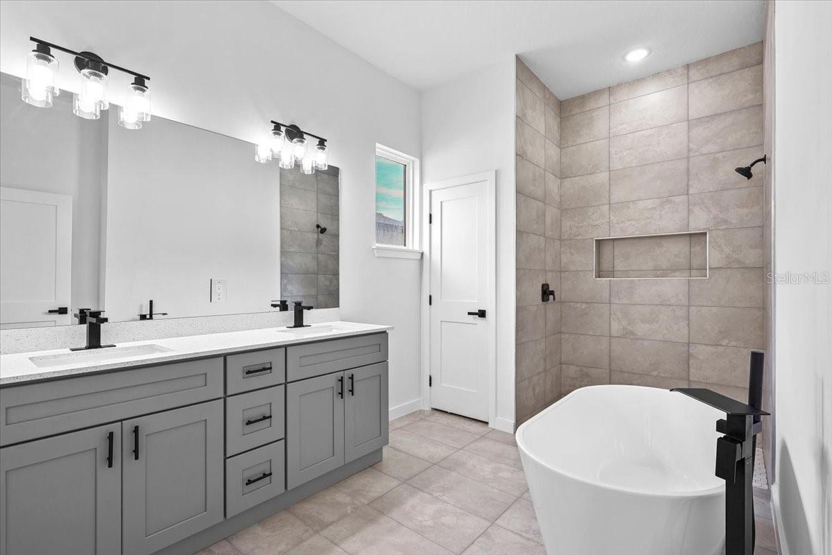 Image 8 of 17 For 8681 Circular Way